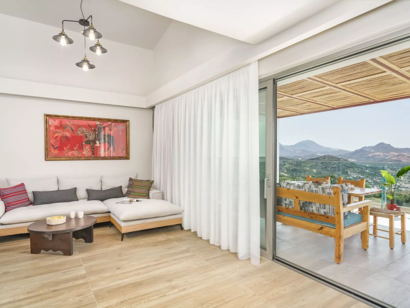 Neue Villa mit privatem Pool und BBQ, 2.5km zum Strand-Inside