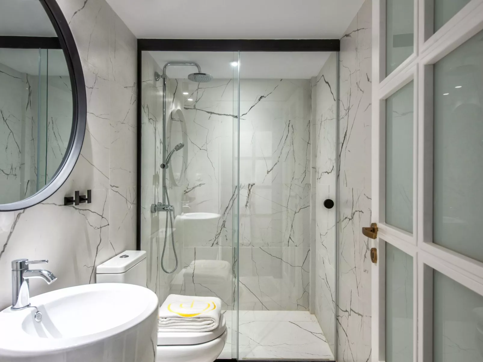 Luxuriös gestaltete Villa mit privatem Pool-Drinnen