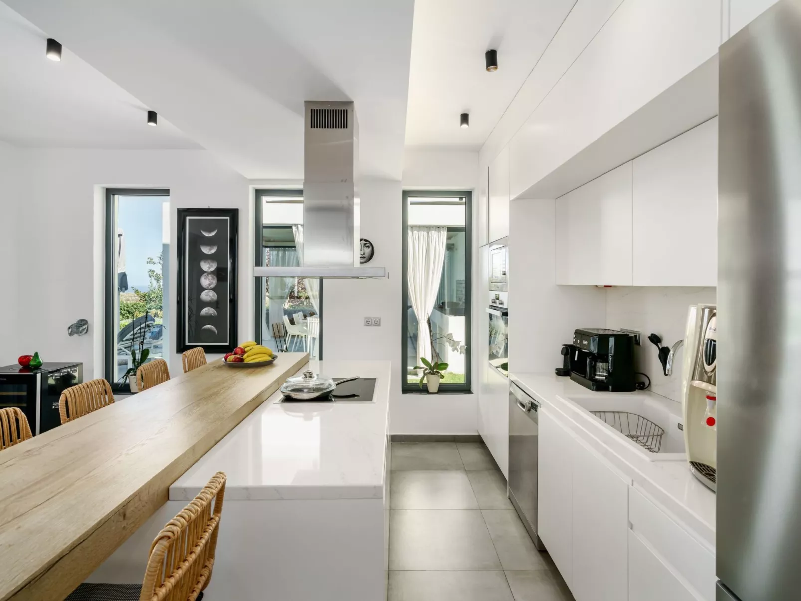 Lux-Villa mit Innen- und Außenpool, BBQ und Fitnessraum-Inside