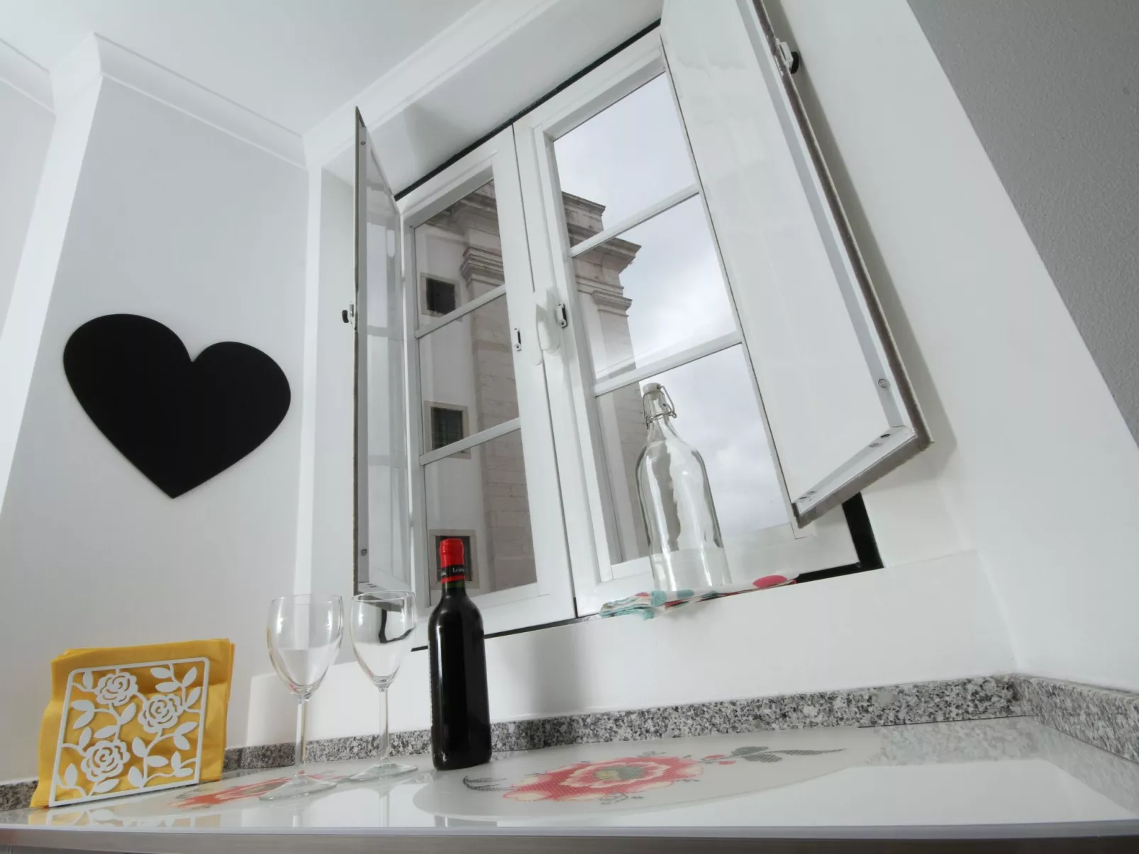 Alfama Right Point, Studio Santo Estevão