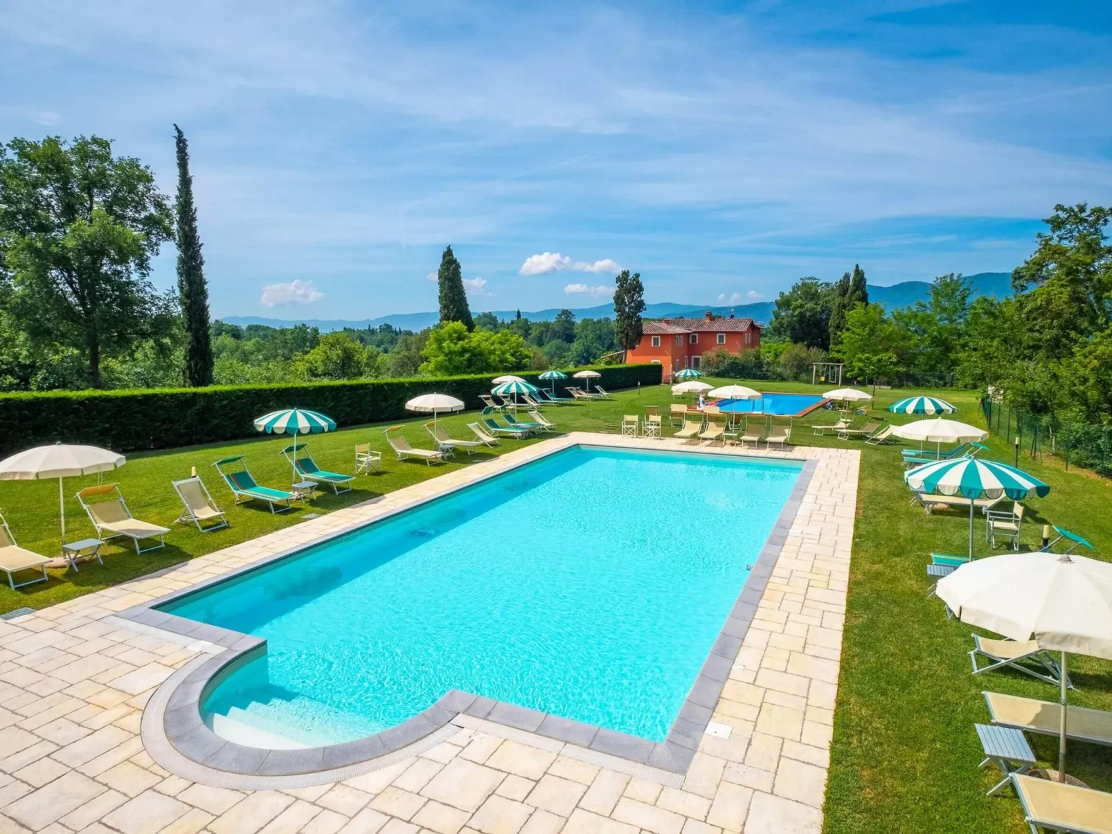 Wohnung 'Quercia T4 rota' mit Schwimmbad-Outside