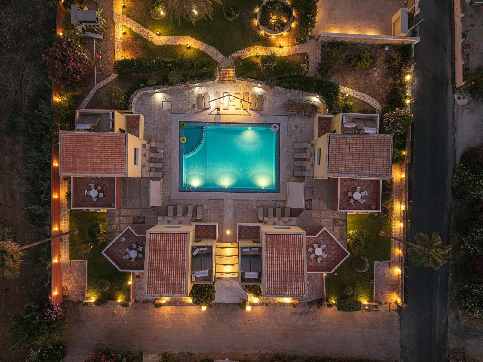 Mit gemeinschaftlichem Pool