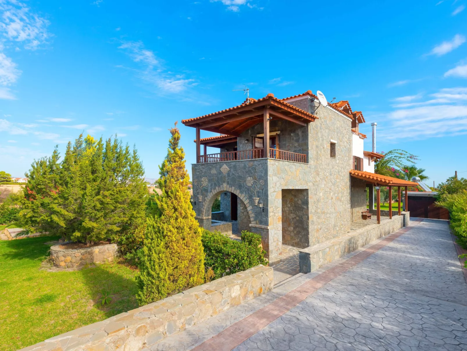 In Notia Rodos mit privatem Garten-Dehors