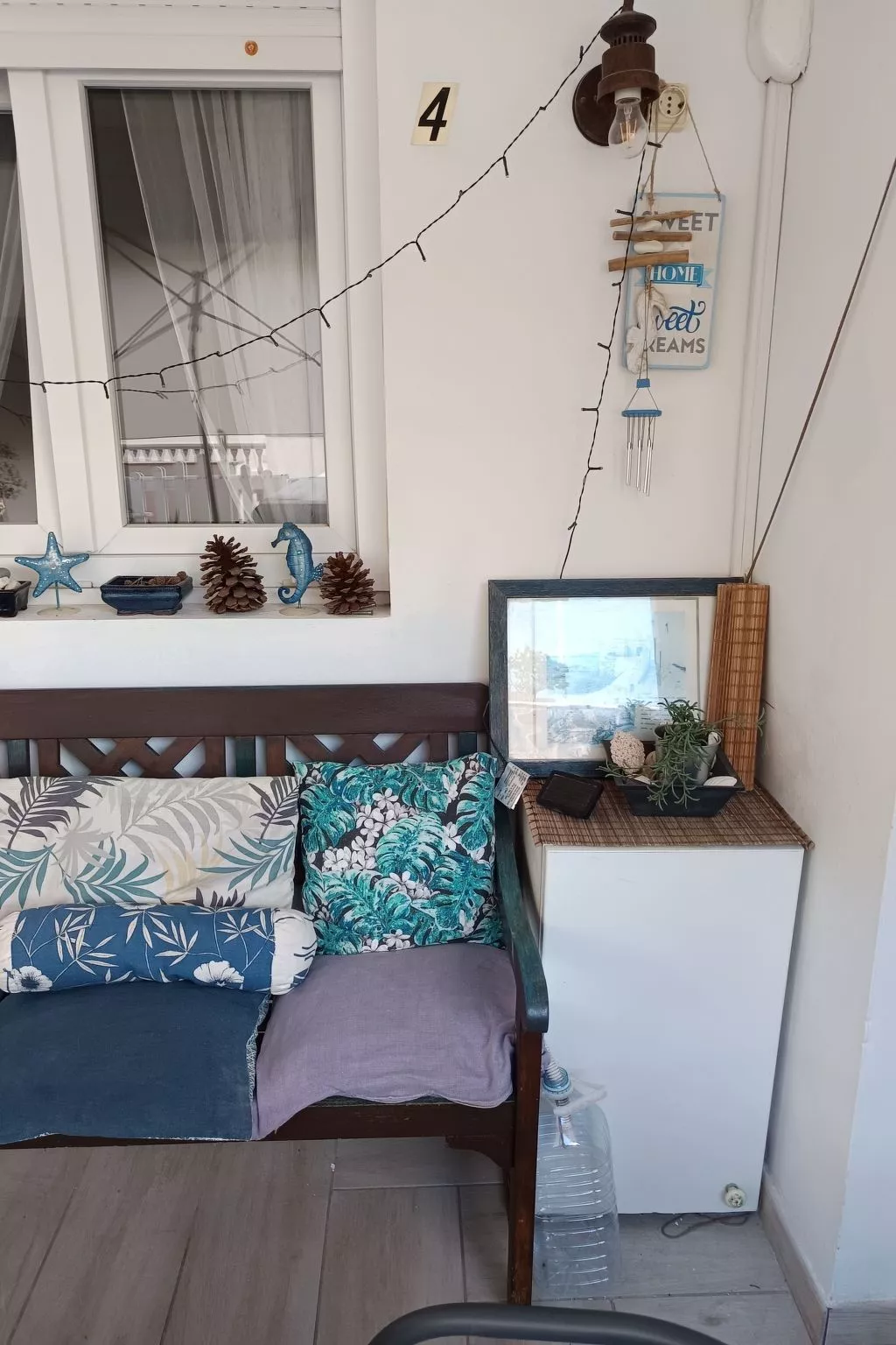 Appartement mit Balkon in einem Komplex mit Gemeinschaftspool am Meer-Image-tags.info