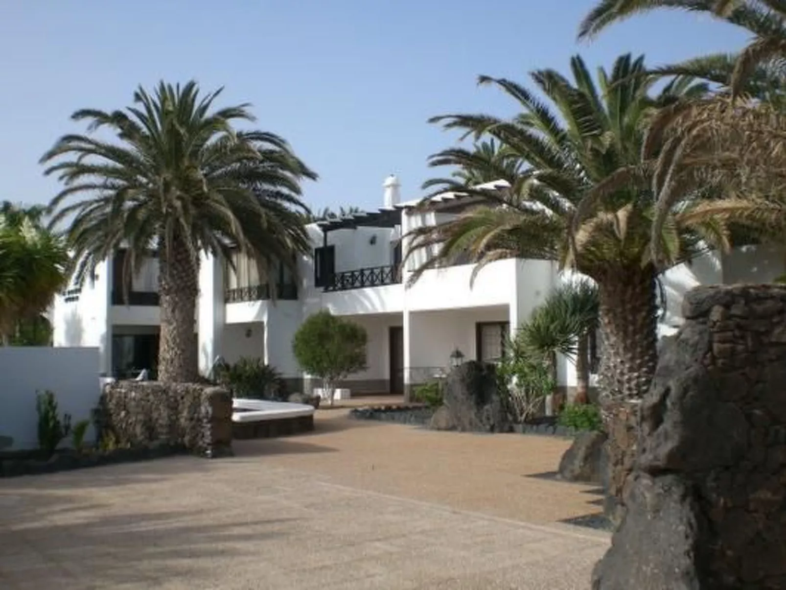 Schöne Wohnung in Playa Blanca mit Grill, Garten und Terrasse und Neben dem Str