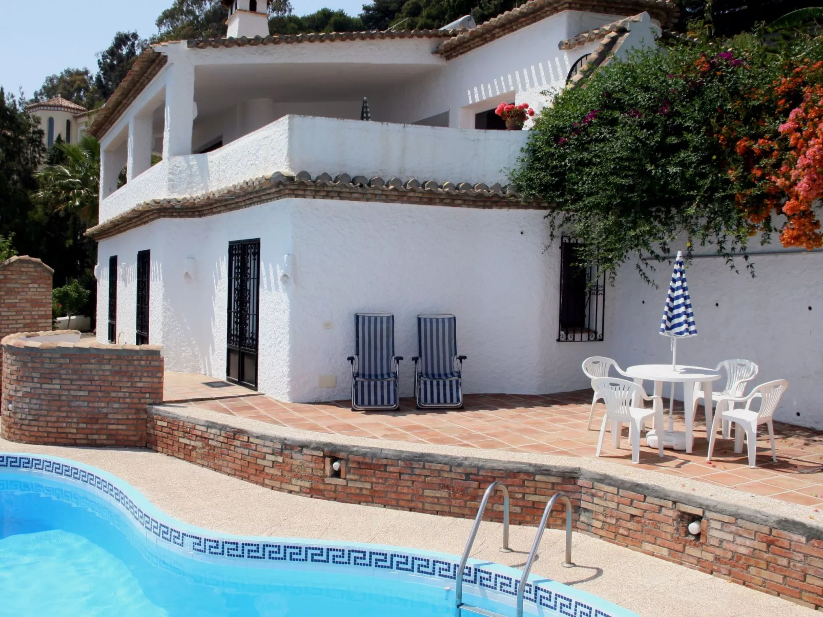 Villa mit außergewöhnlicher Aussicht und beheiztem Pool