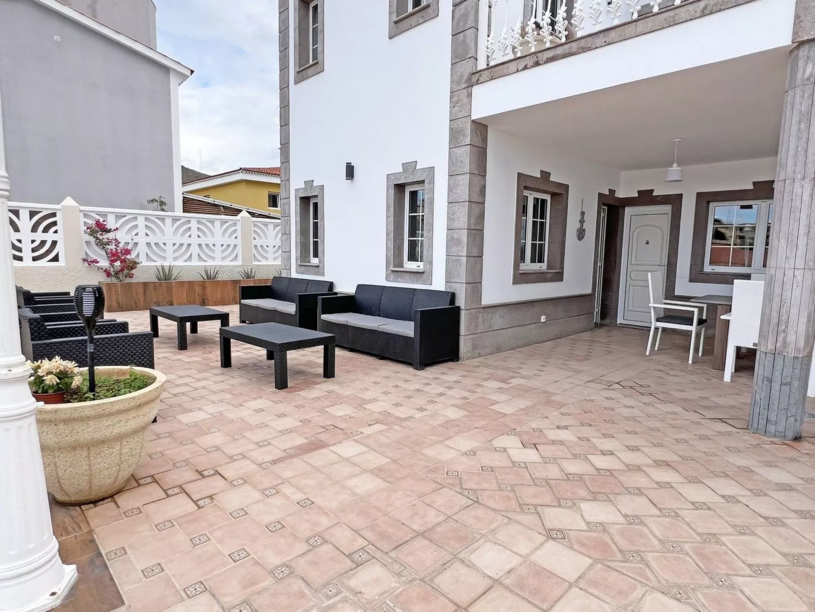 Villa "Esmeralda" mit Garten, Grill und Terrasse-Inside