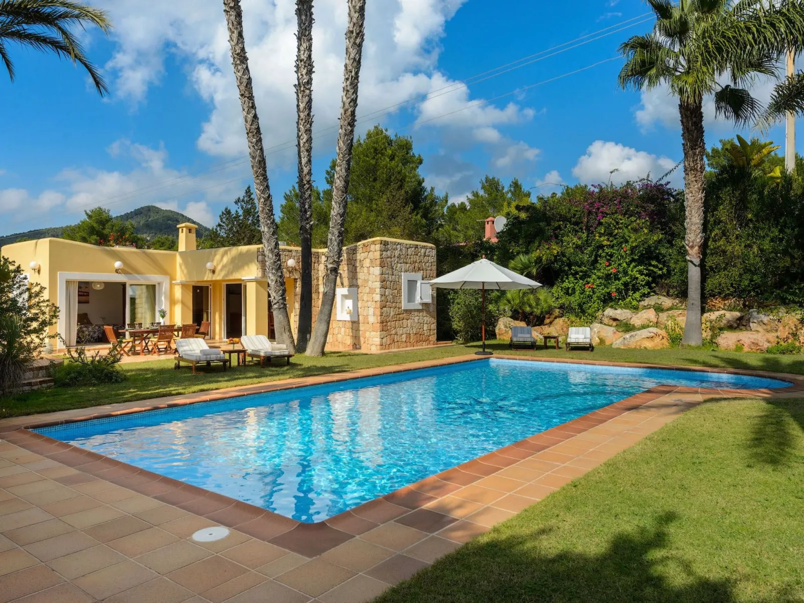 Schöne Villa Belvedere mit 4 Schlafzimmern, 3 Bädern, beheiztem Pool, zwei Whir-Outside