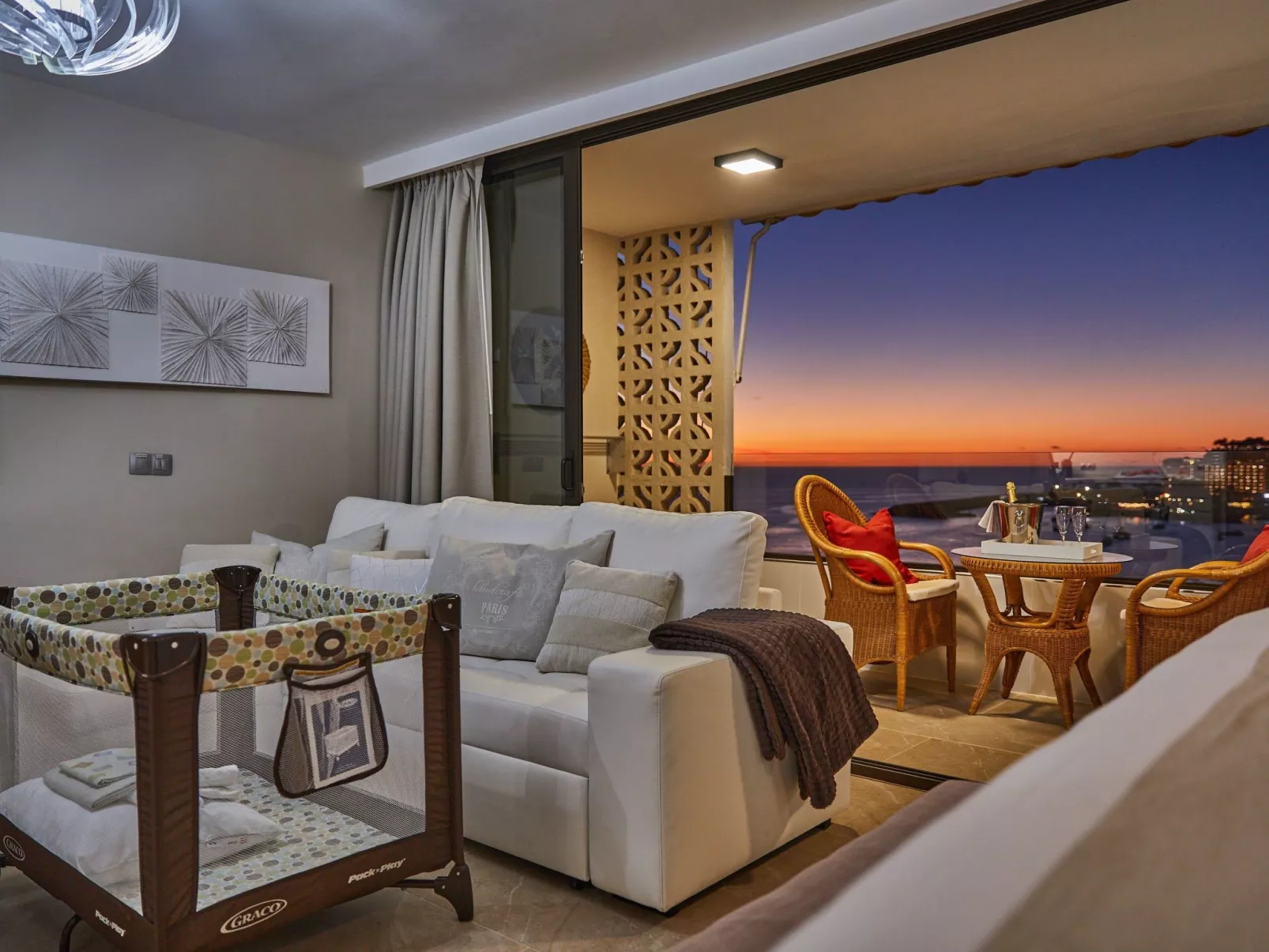 Aufwachen mit herrlichem Meerblick aus dieser schicken Wohnung-Dedans