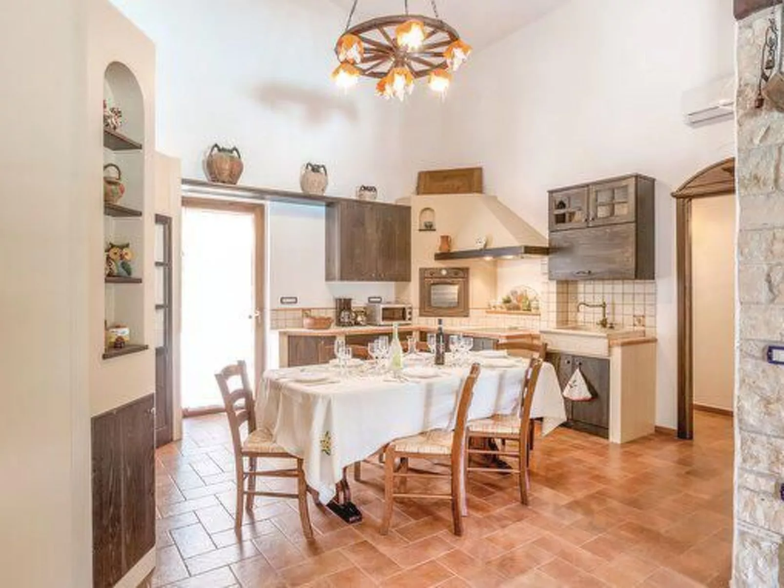 Bauernhaus im grünen Sannio mit Schwimmbad-Inside