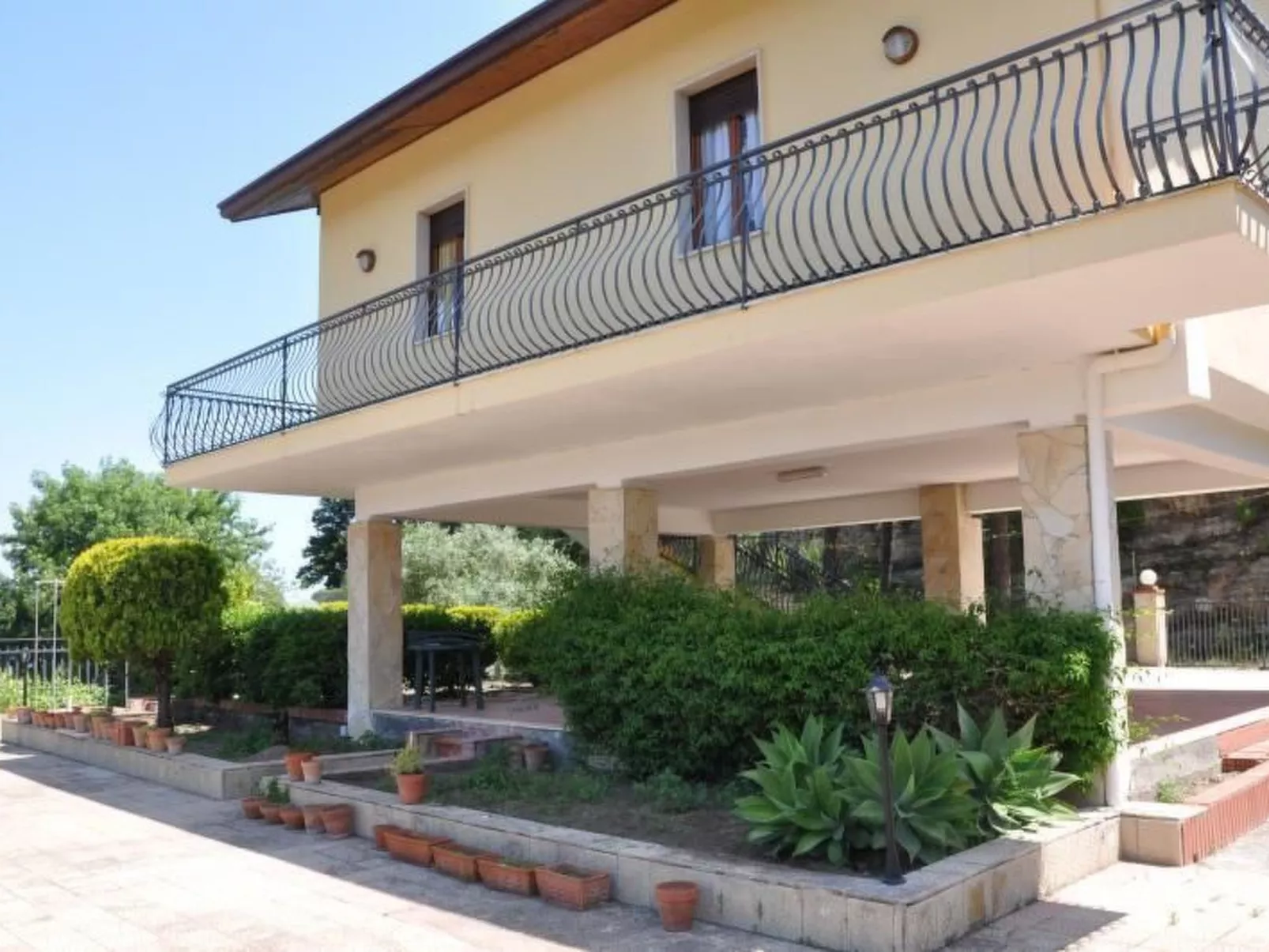 Für 4 Personen 90qm Agnone Bagni-Dehors