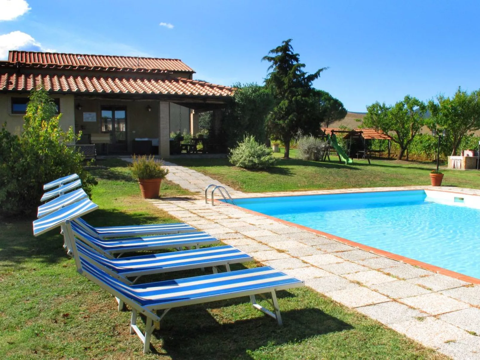 In Pomarance mit Großem gemeinsamem Pool-Draußen