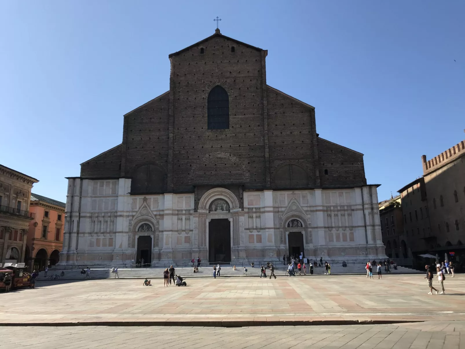 Auf dem Messegelände 14, in der Nähe des Zentrums und gegenüber dem Messegeländ-Umgebung