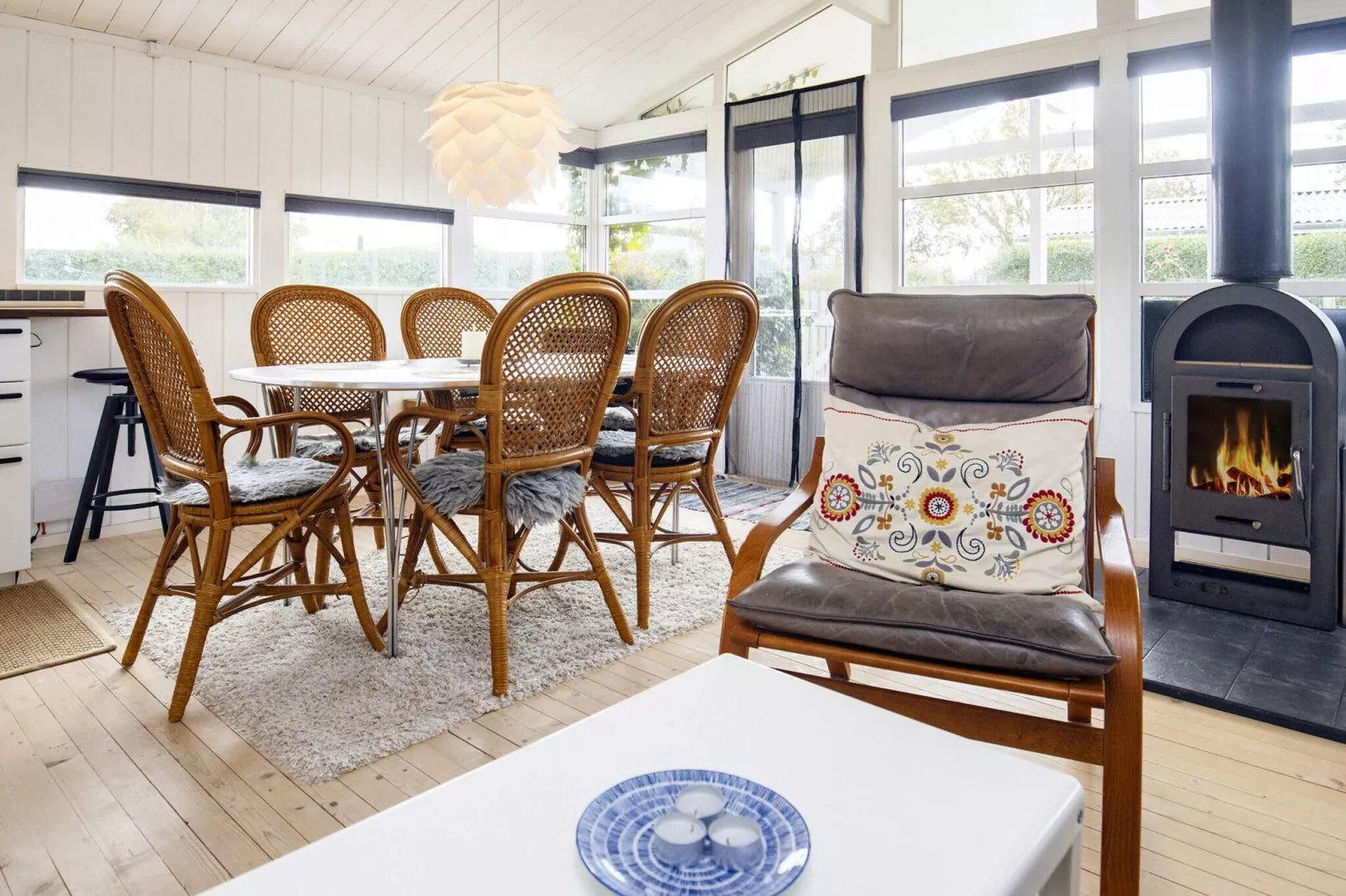Cozy Seaside Retreat in Eno-By Traum-Indoor