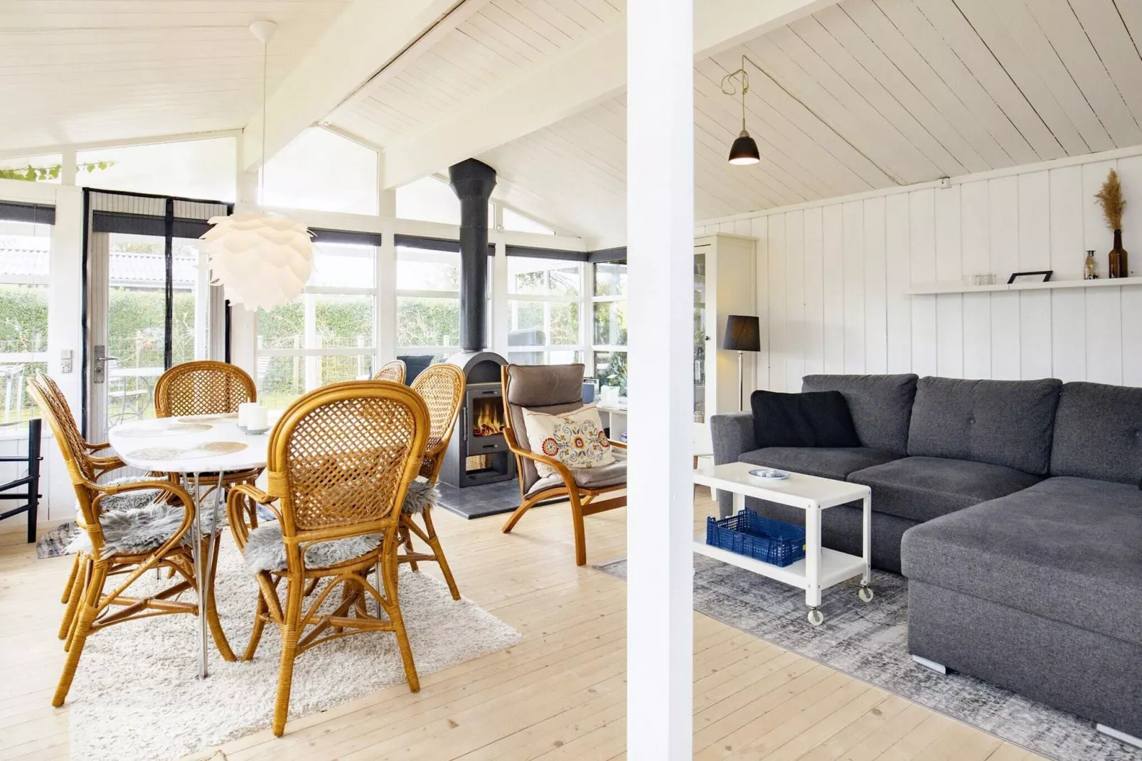 Cozy Seaside Retreat in Eno-By Traum-Indoor