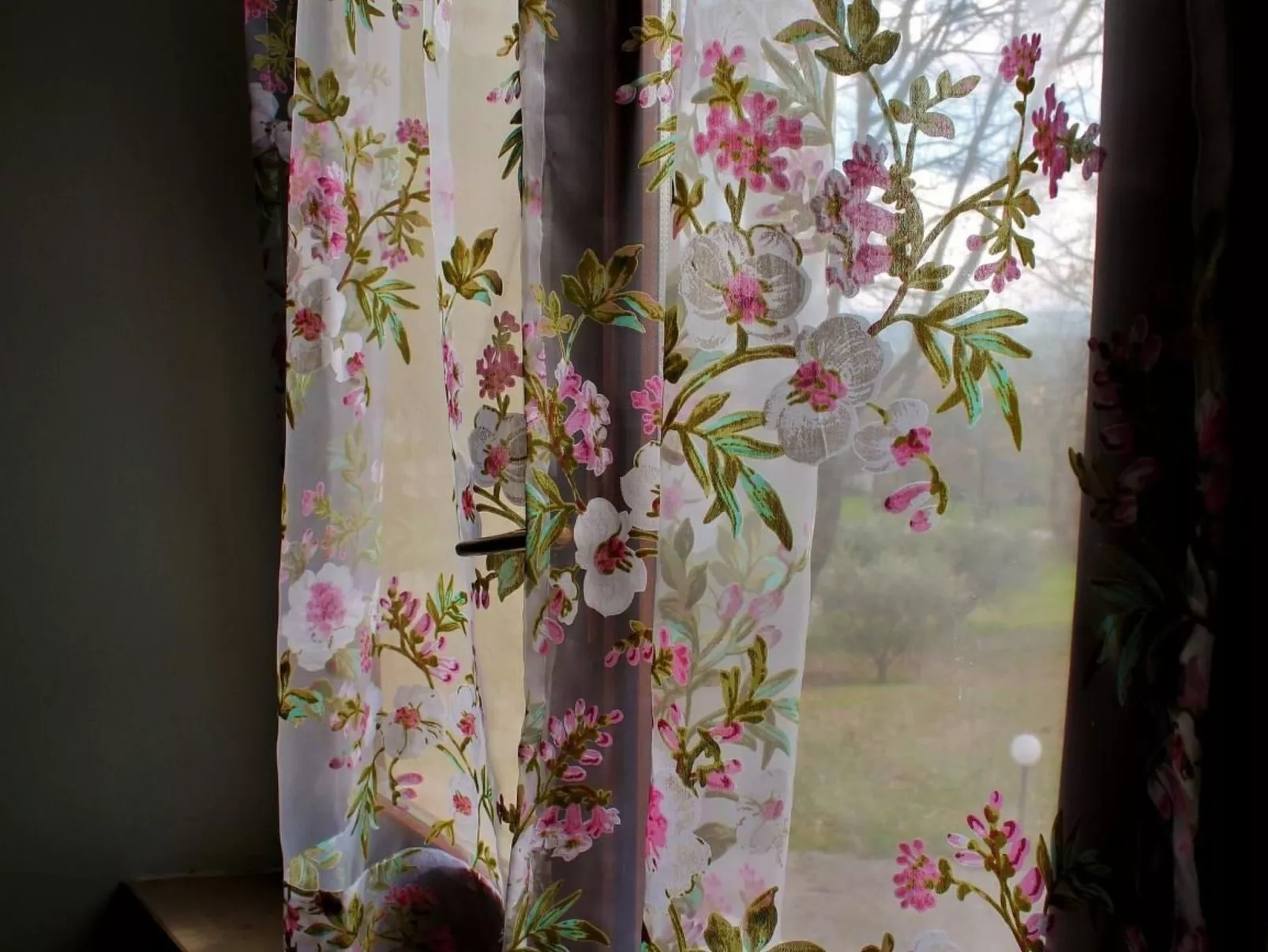 In der Gegend zwischen Meer und Berghang-Drinnen