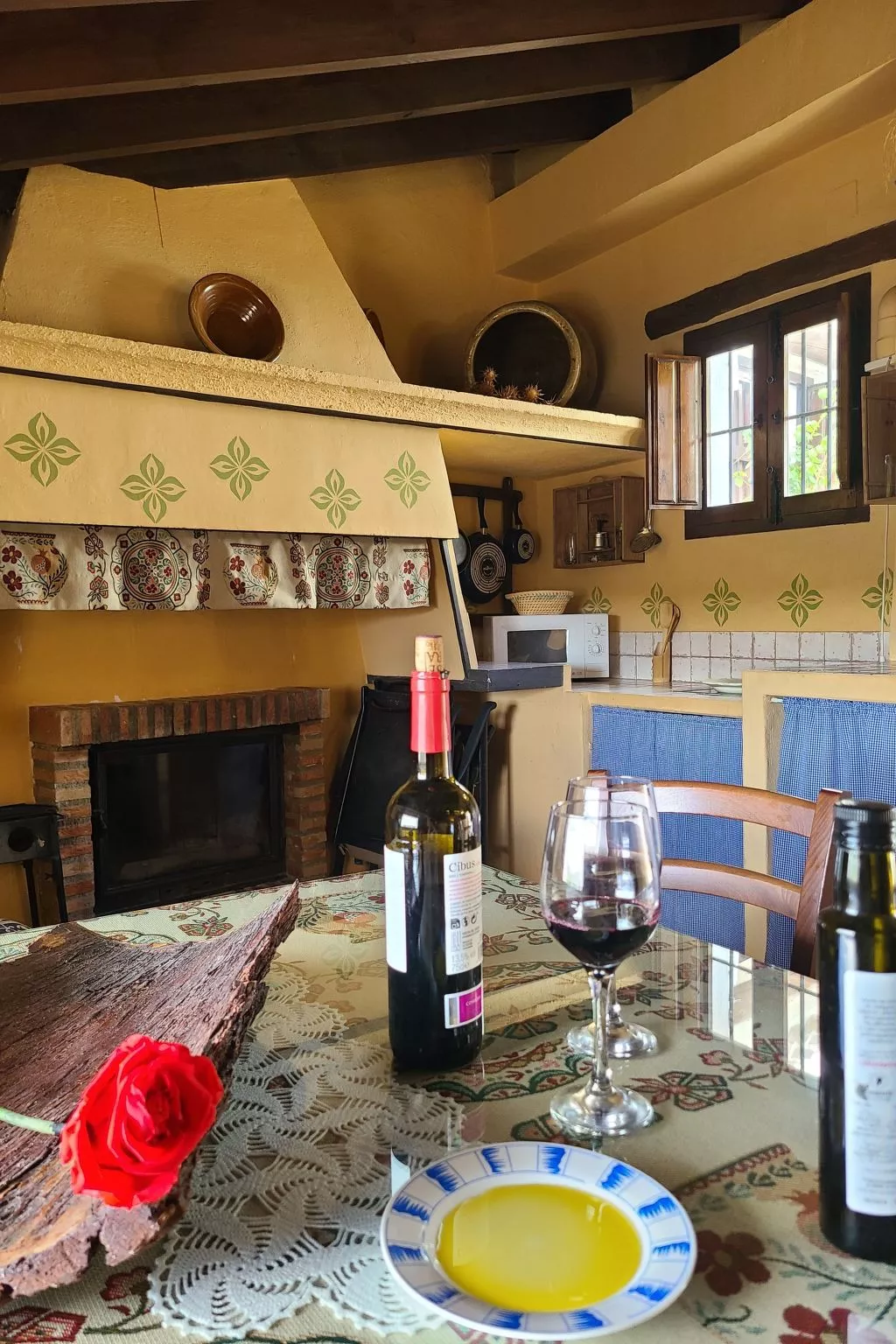 Schöne Ferienwohnung in Iznájar mit Garten, Terrasse und Grill-Drinnen