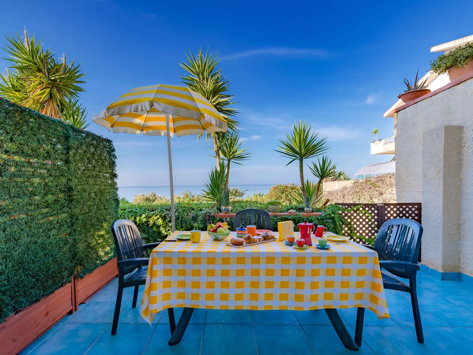 Ruhige Ferienwohnung in Sciacca mit Terrasse, Garten und Grill und Meerblick