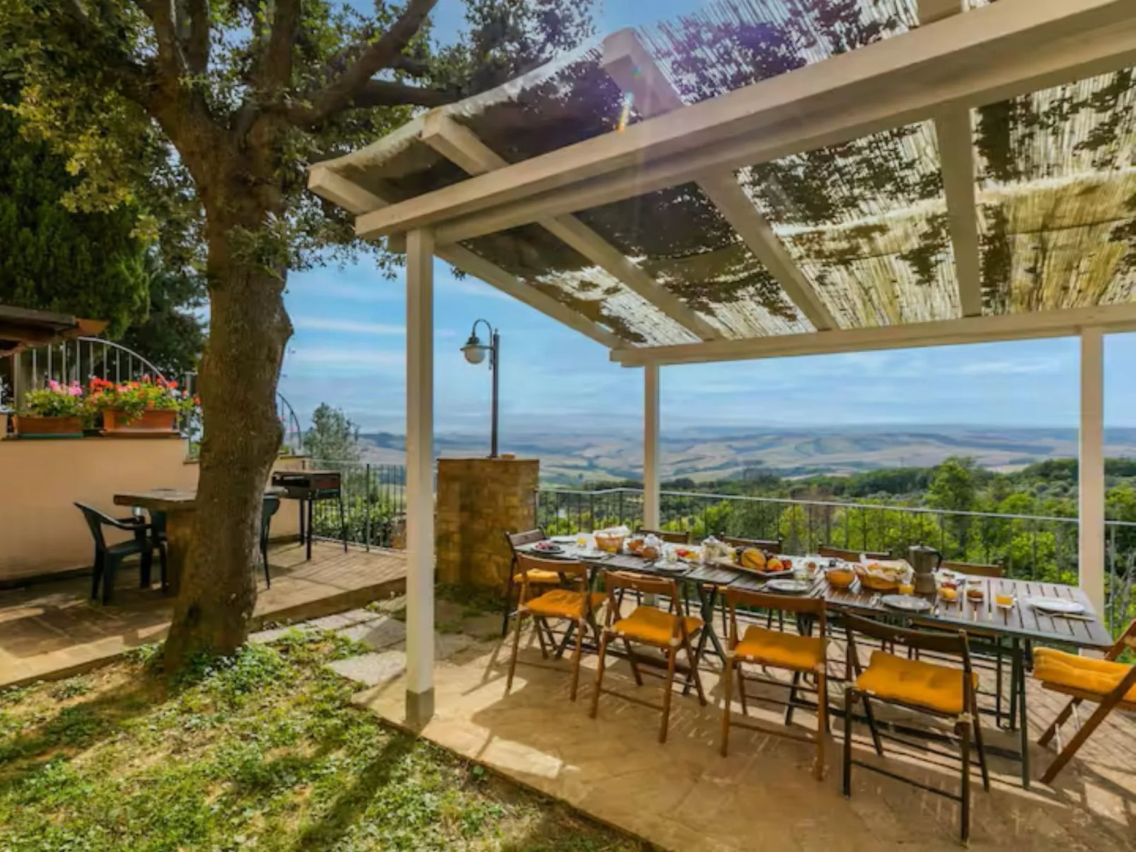 Vier-Zimmer-Wohnung 3 Bäder mit Schwimmbad zur alleinigen Nutzung