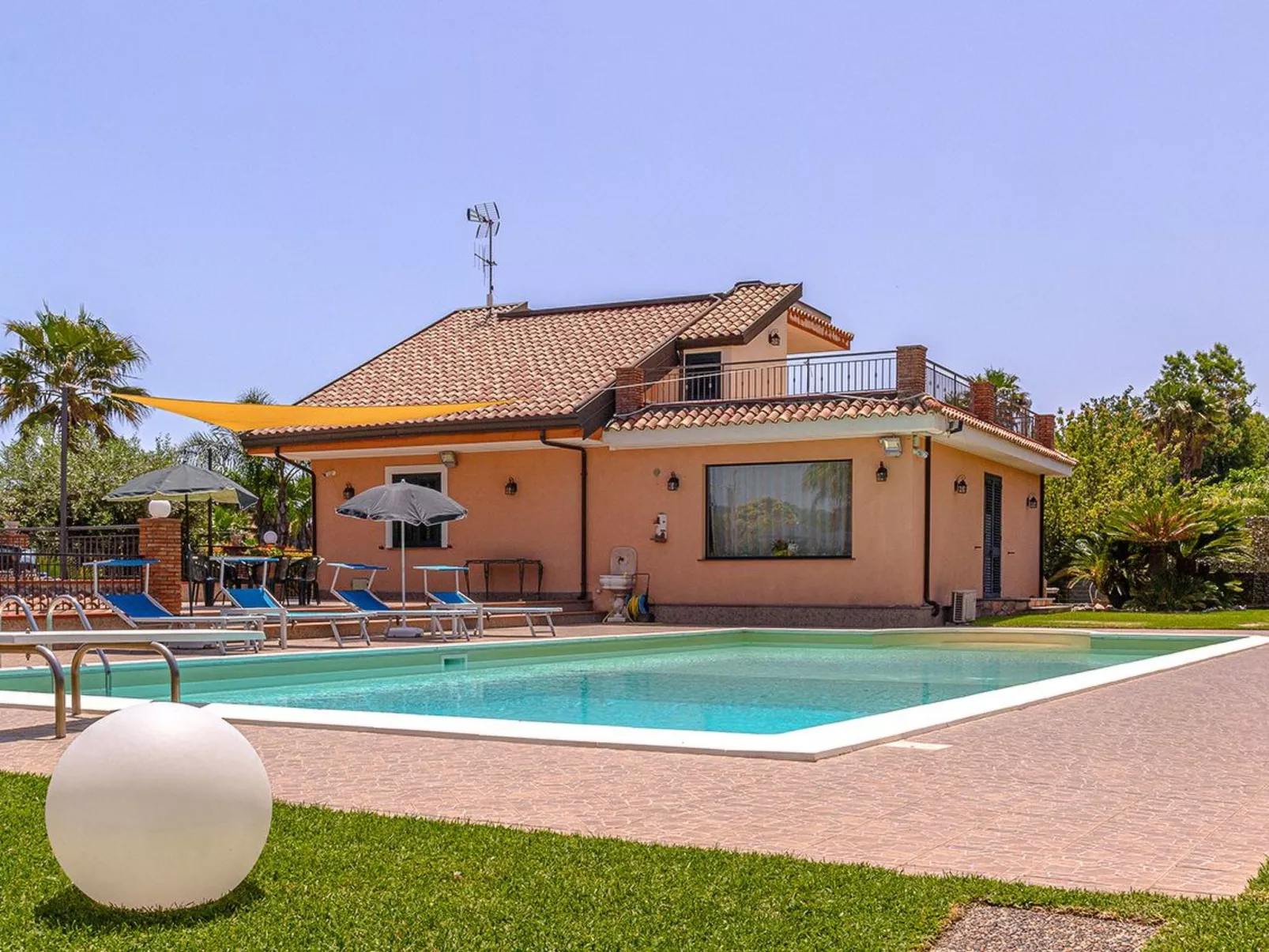 Ferienvilla 'Villa Aura' mit Pool