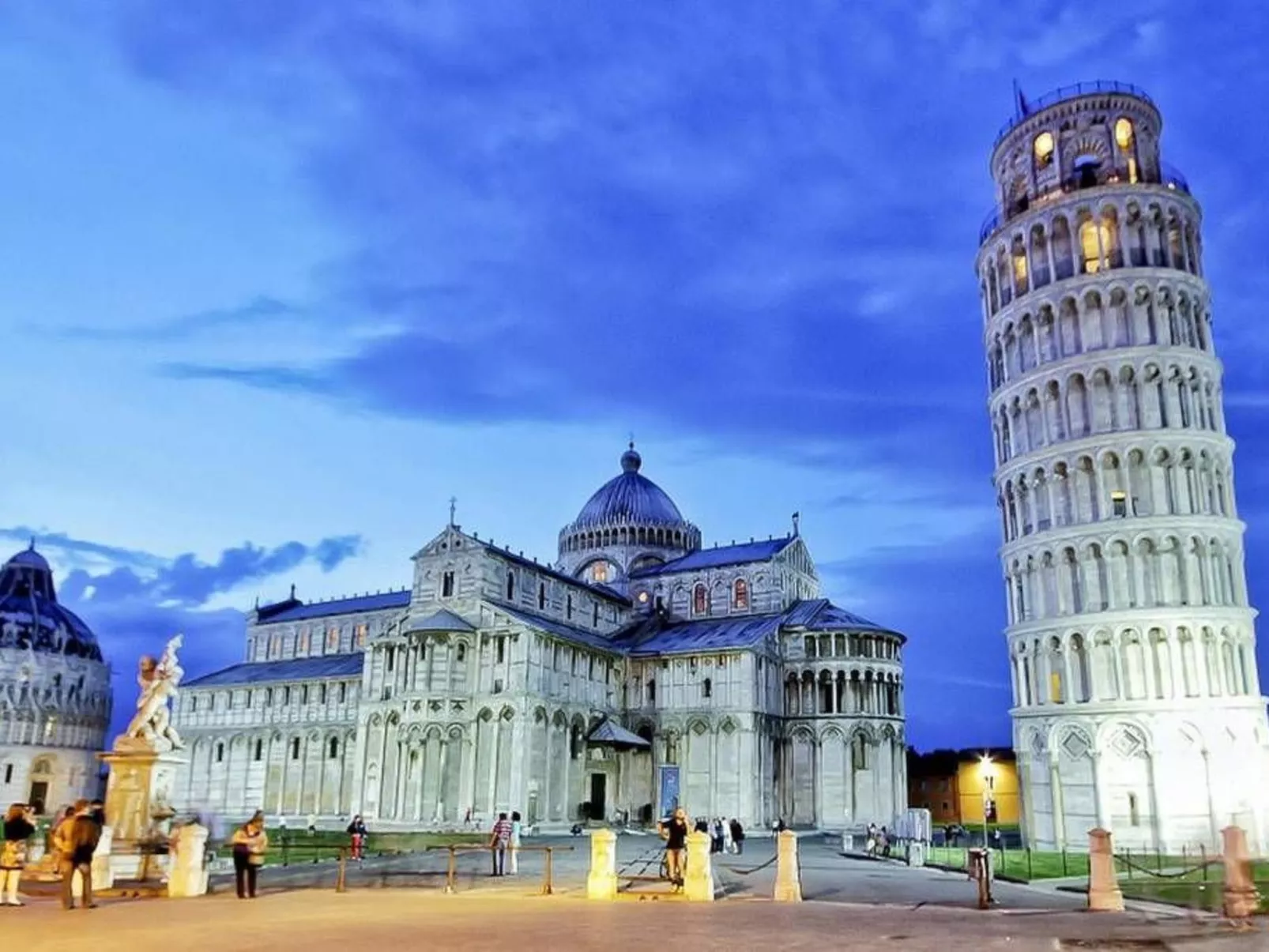 Schönes Haus in Viareggio mit privatem Parkplatz-Outside