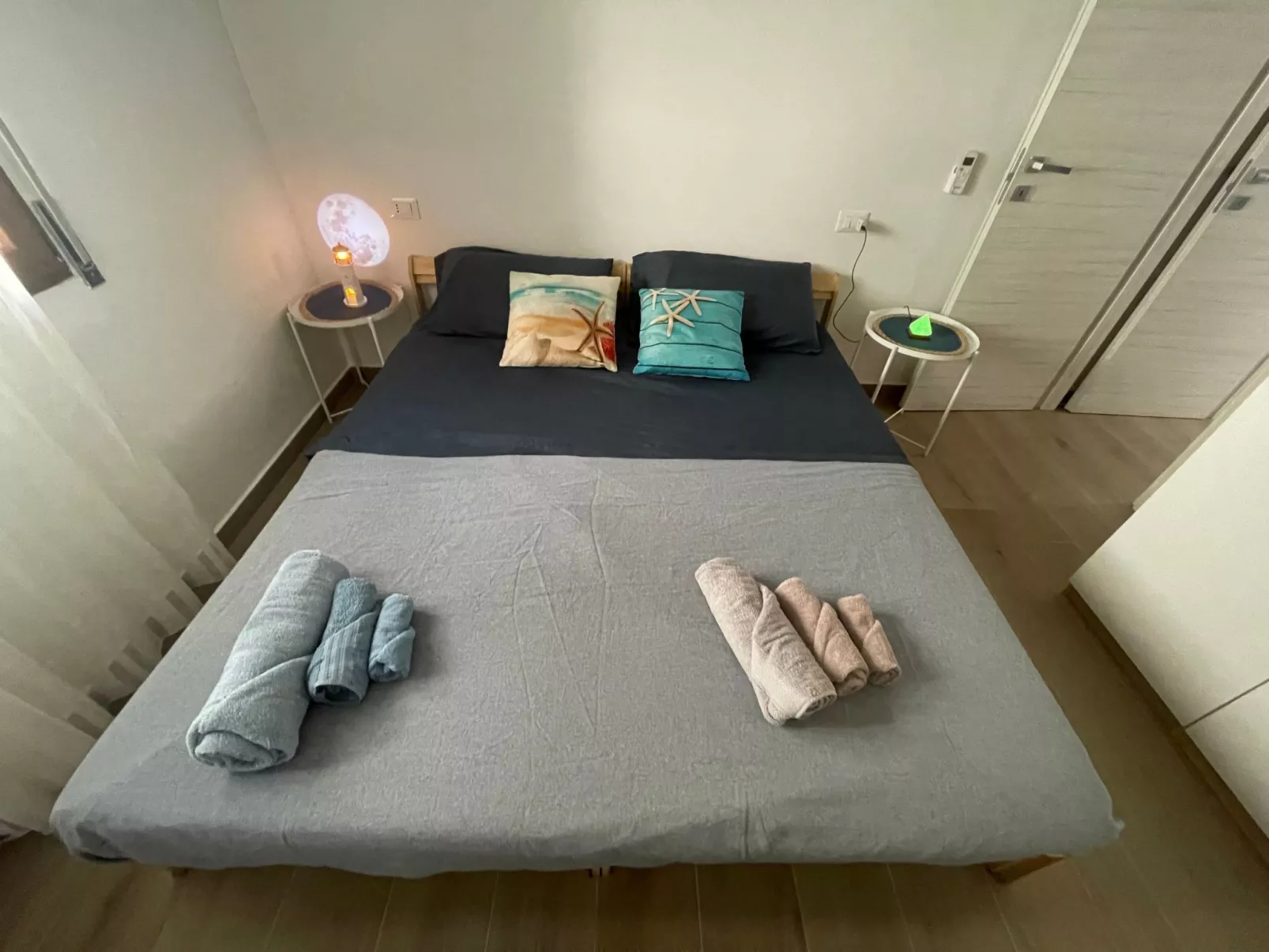 Flacher Strand und Zentrum, Privatparkplatz-Dedans