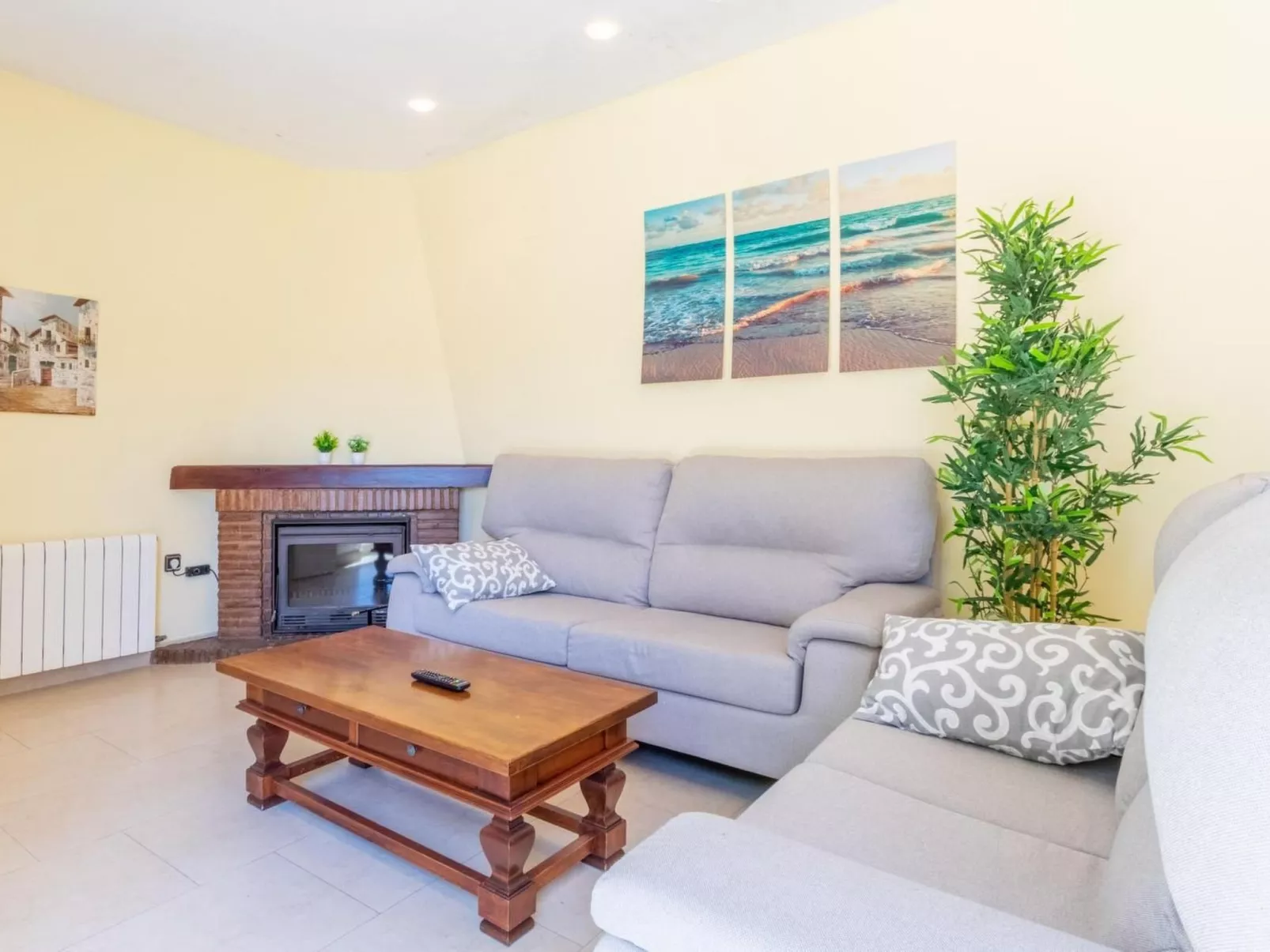 Haus mit privatem Pool, Garten und privatem Parkplatz