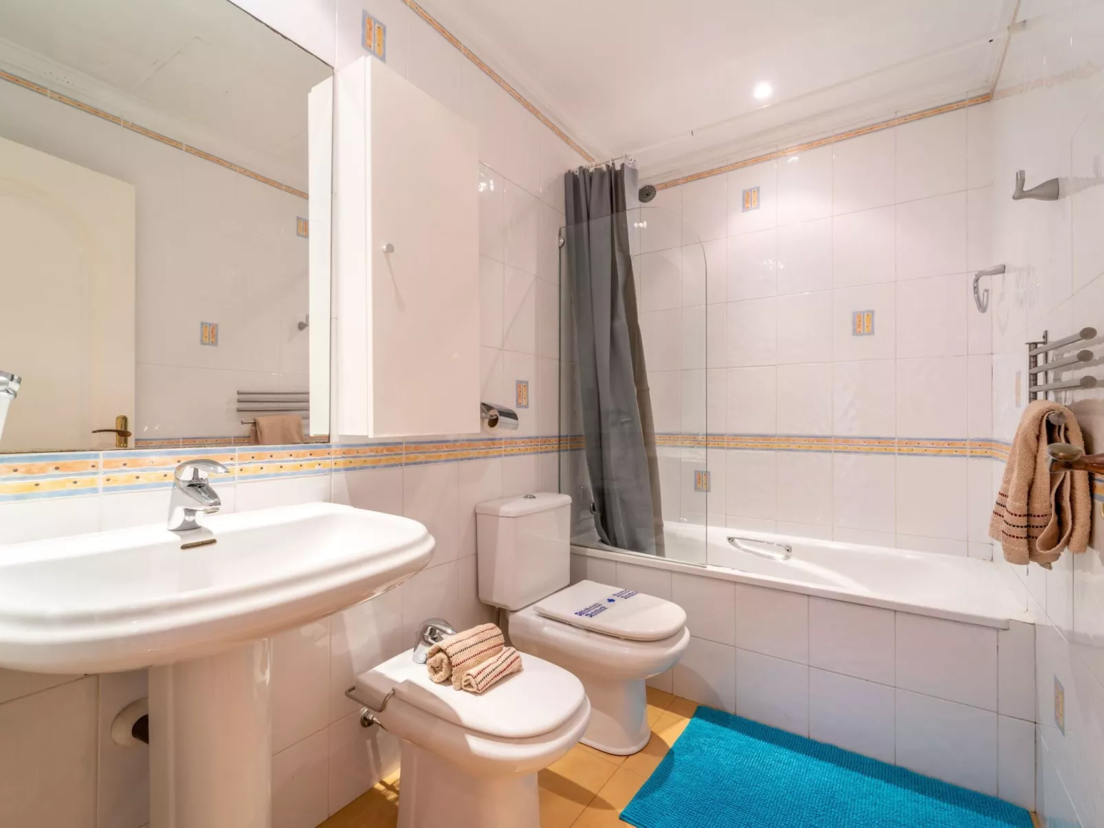 Luxuriöse Villa mit beheiztem Pool und Whirlpool