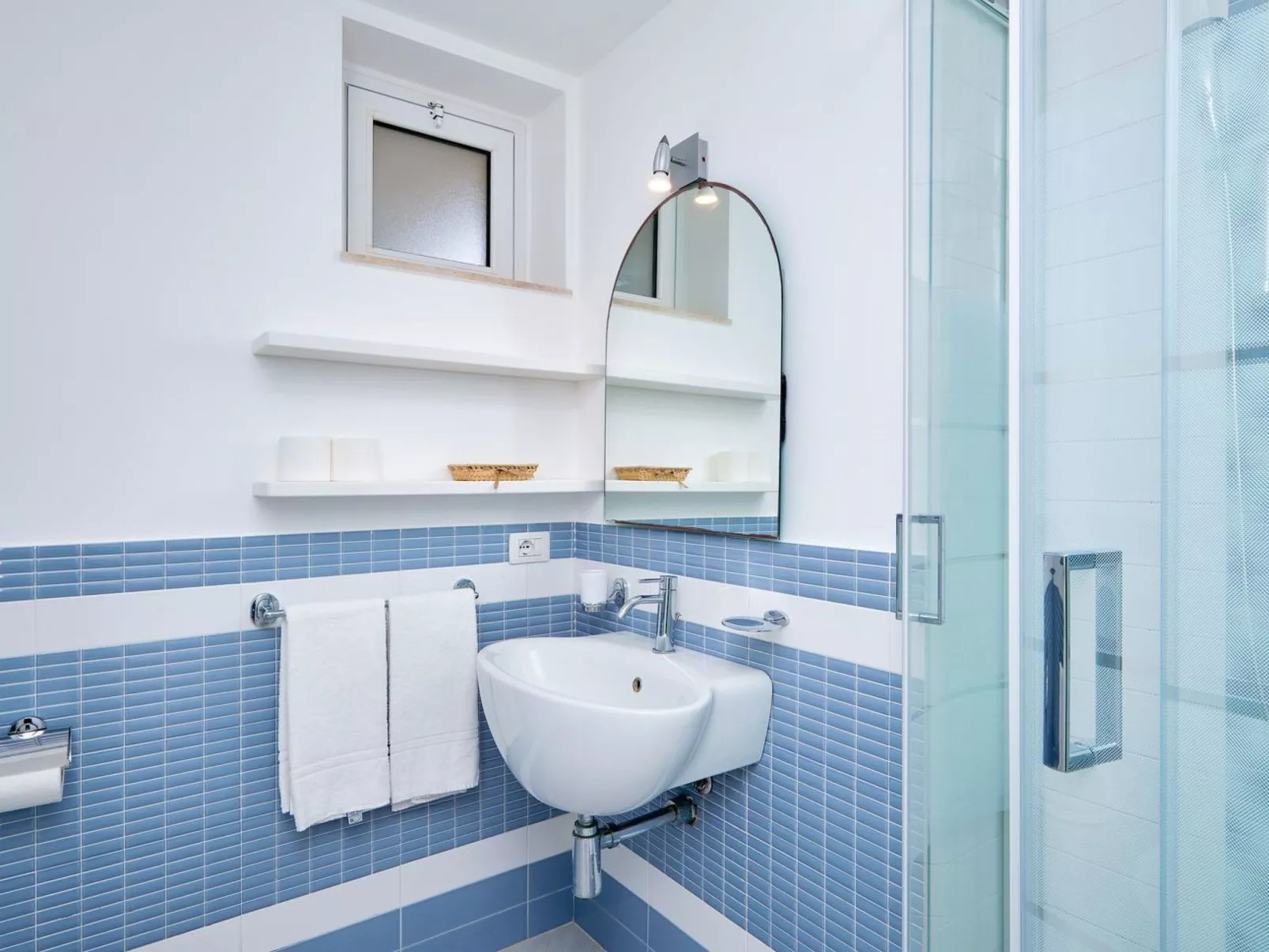 In Marina Di Ragusa mit Terrasse, Grill und Garten