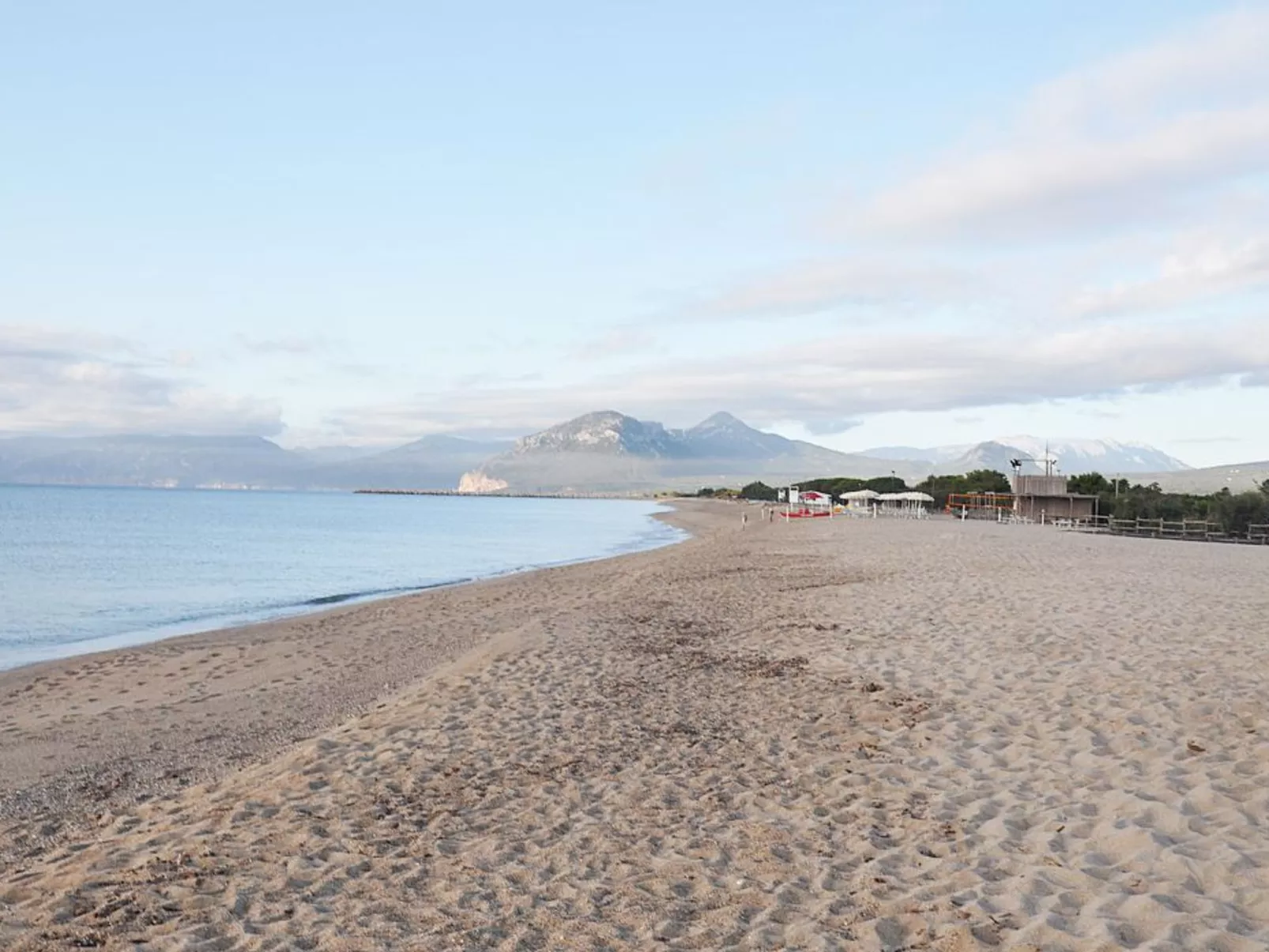 Apt. Orosei 1B, mit gemeinsamem Schwimmbad-Outside