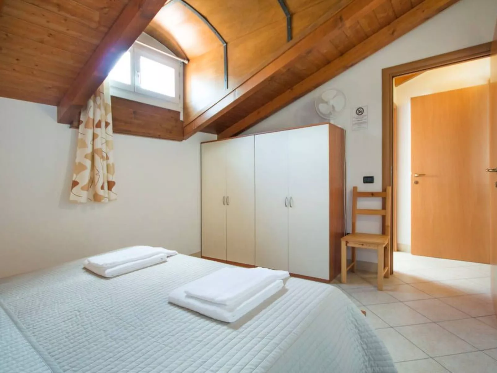 Lakeside Attic Apartment