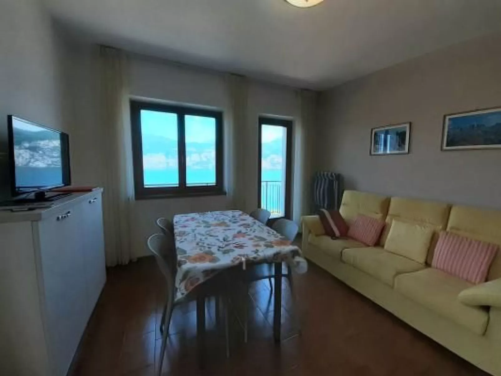 Zwei-Zimmer-Wohnung mit Balkon und herrlichem Seeblick