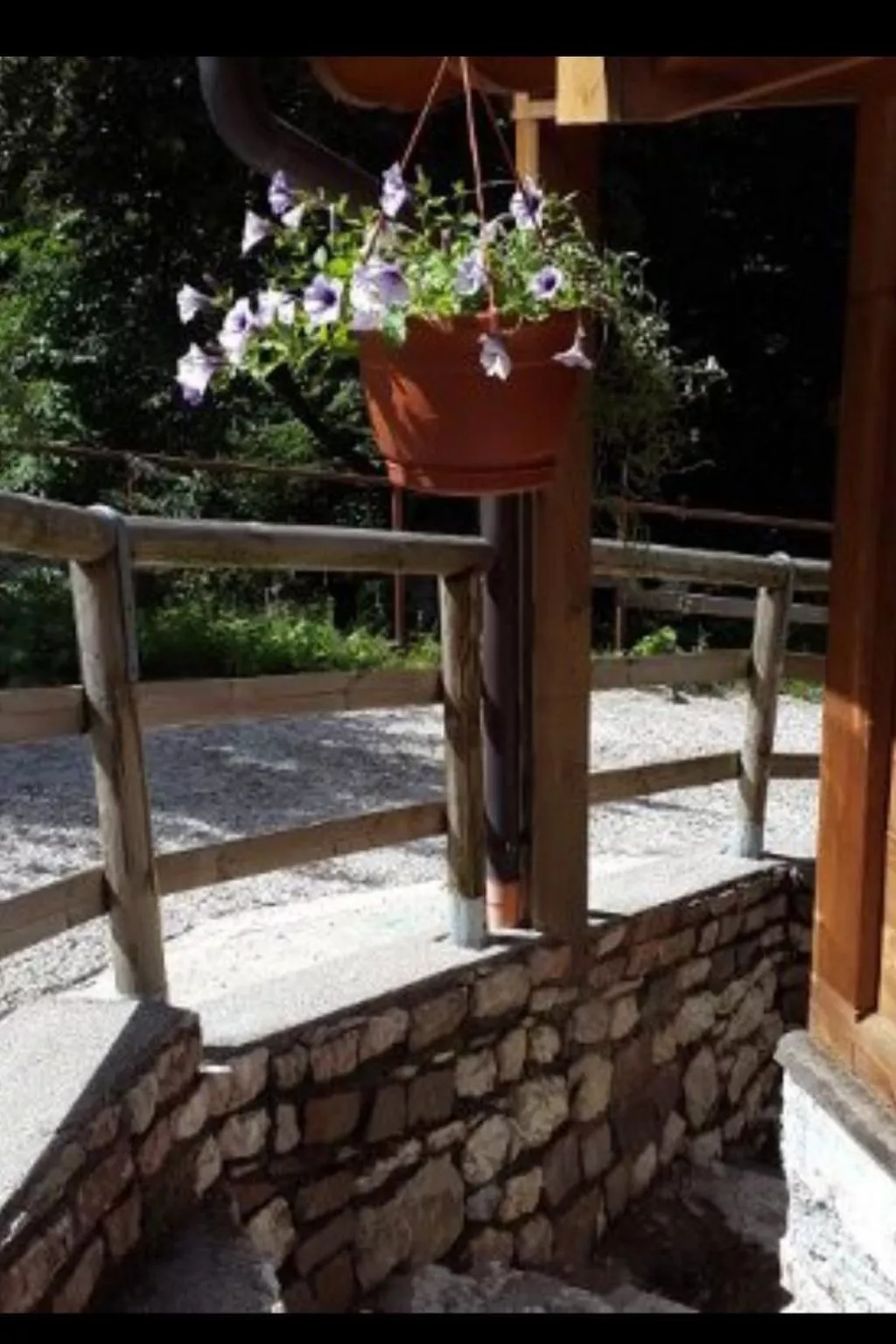 Berghütte mit Wasserblick-Draußen