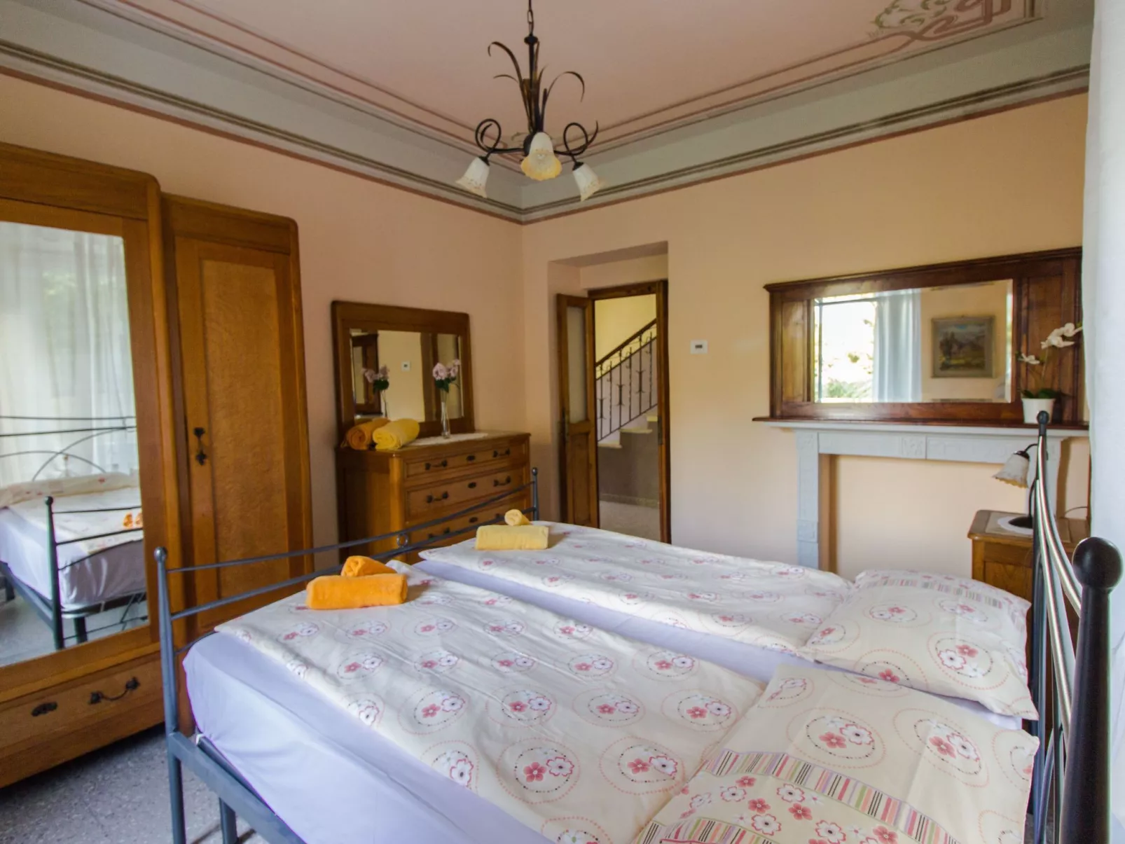 Jugendstilvilla mit Blick auf den Comer See-Inside