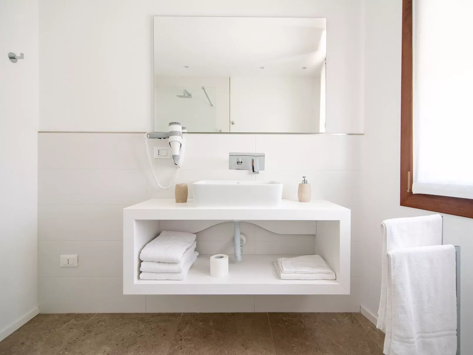 Einzimmerwohnung mit Balkon und Frühstück-Dedans