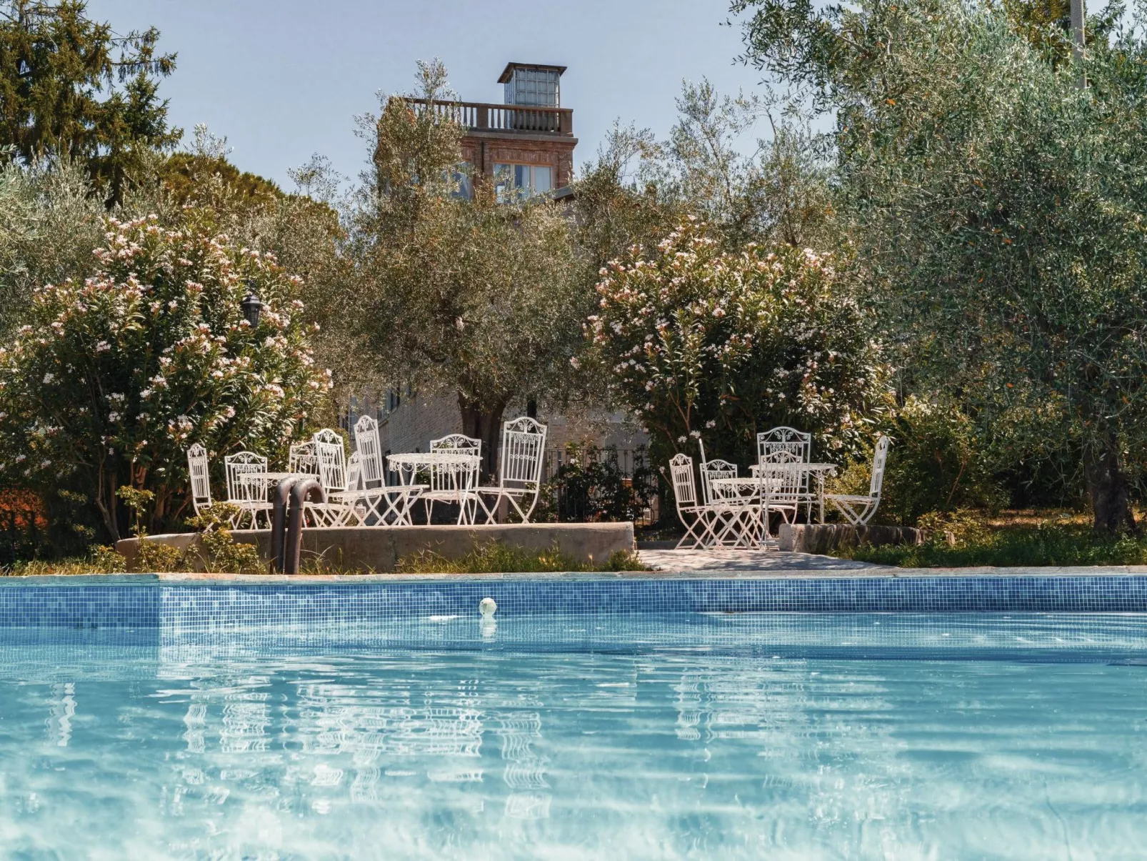 Studio-Apartment mit Sommerpool, Garten und Aussicht