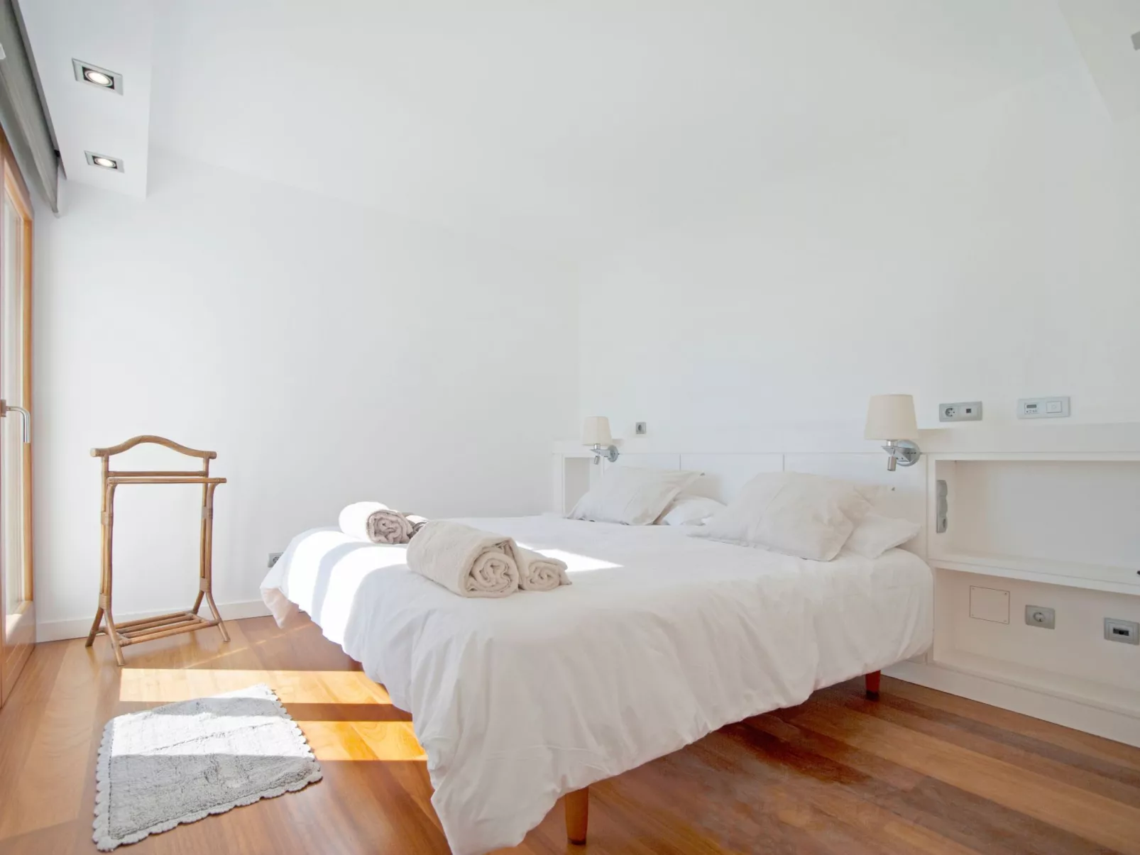 Majestätische Villa mit 5 Schlafzimmern und Pool direkt am Meer-Image-tags.info