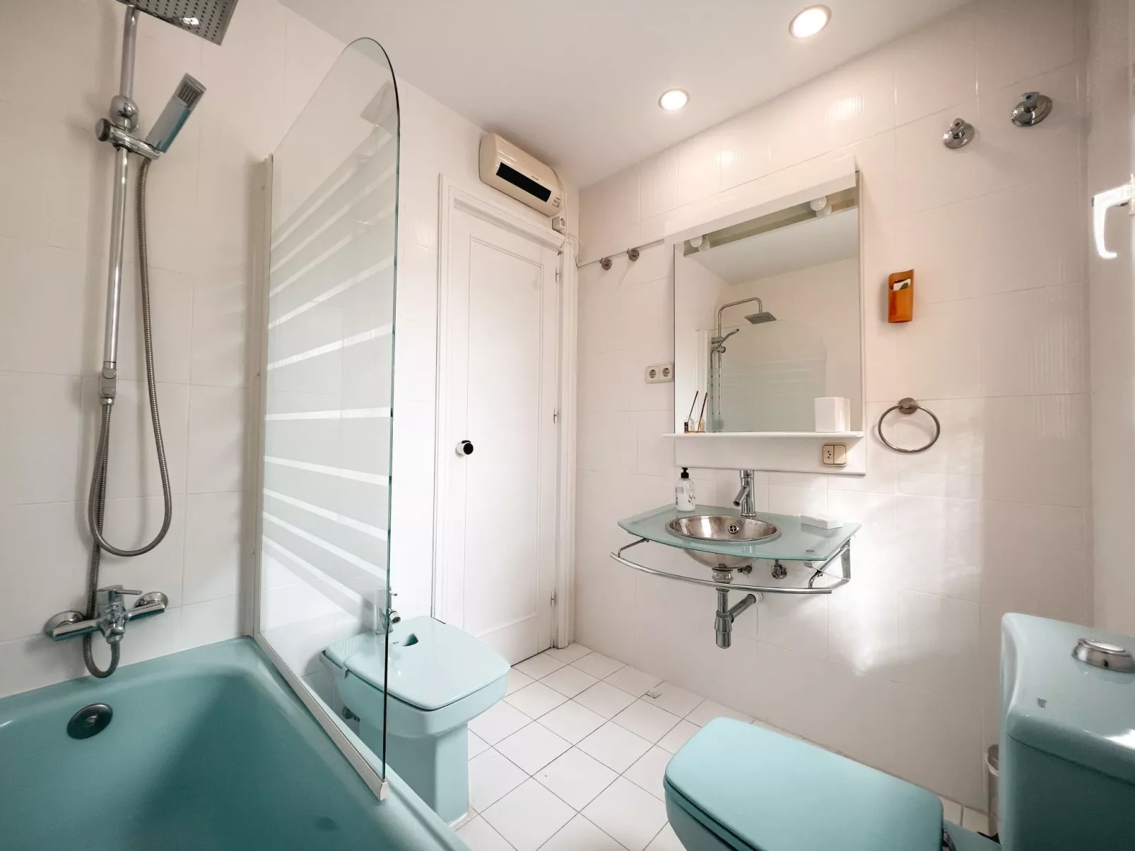 Schöne Villa, großer Pool und Garten-Inside