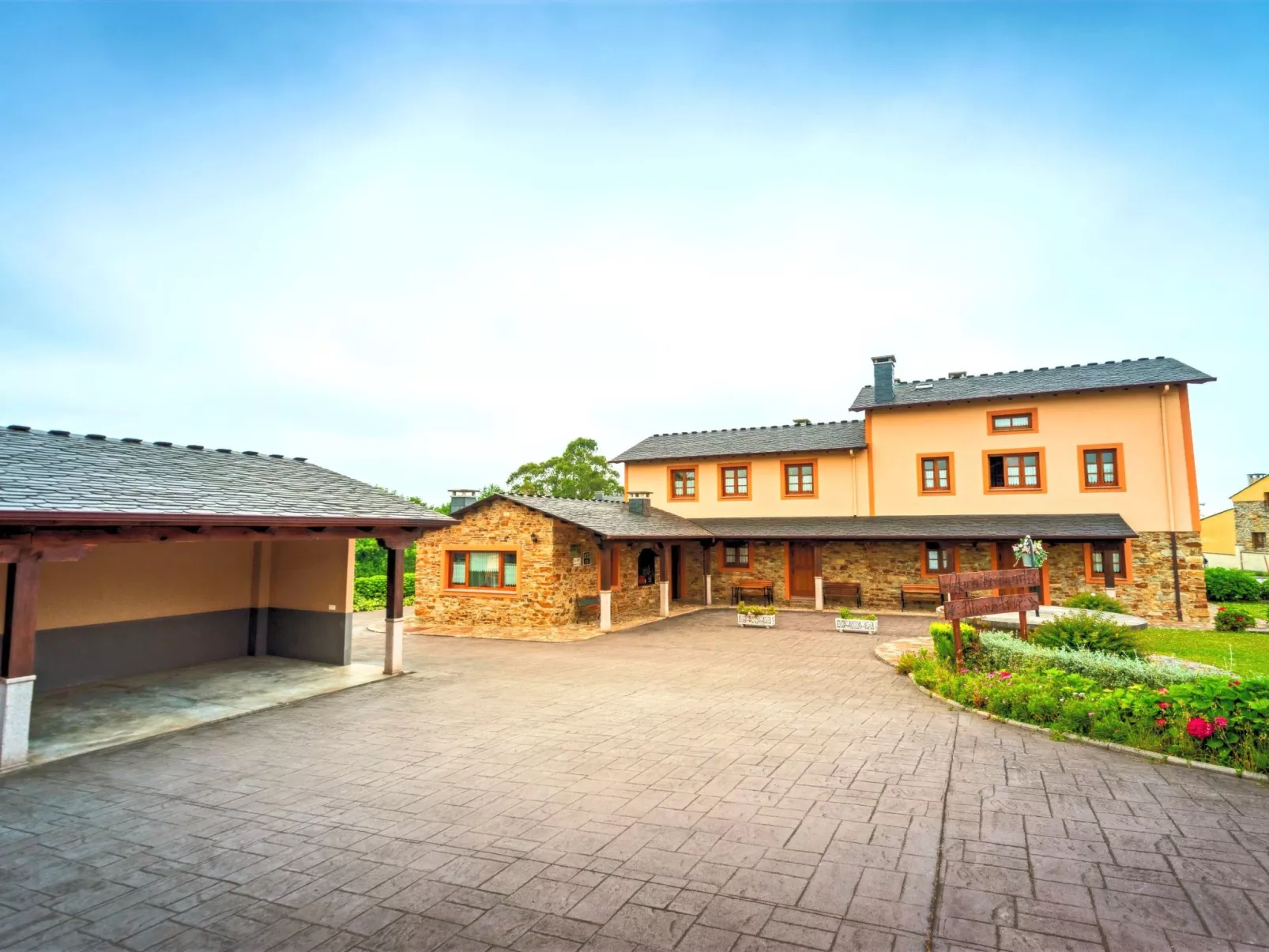 Schönes Duplex mit Aussicht, Pool und Garten