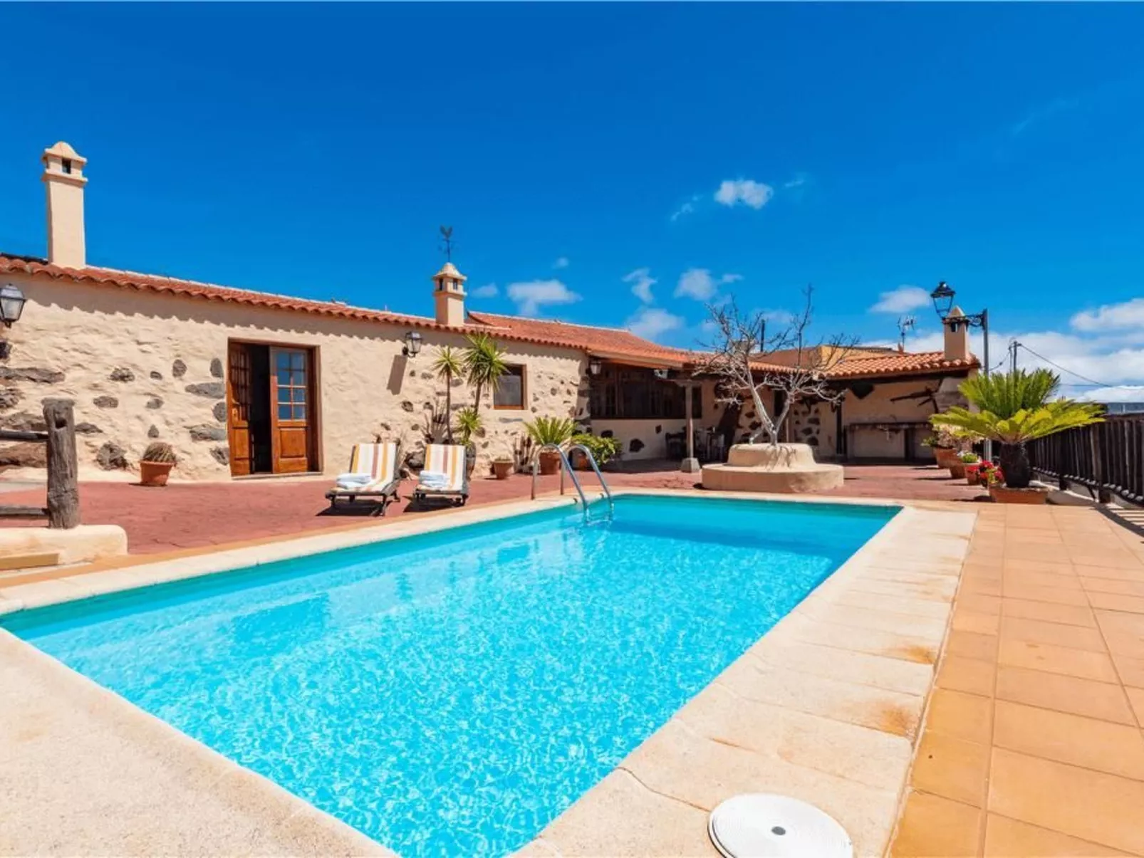 Kanarische Finca mit Pool und herrlicher Aussicht-Outside