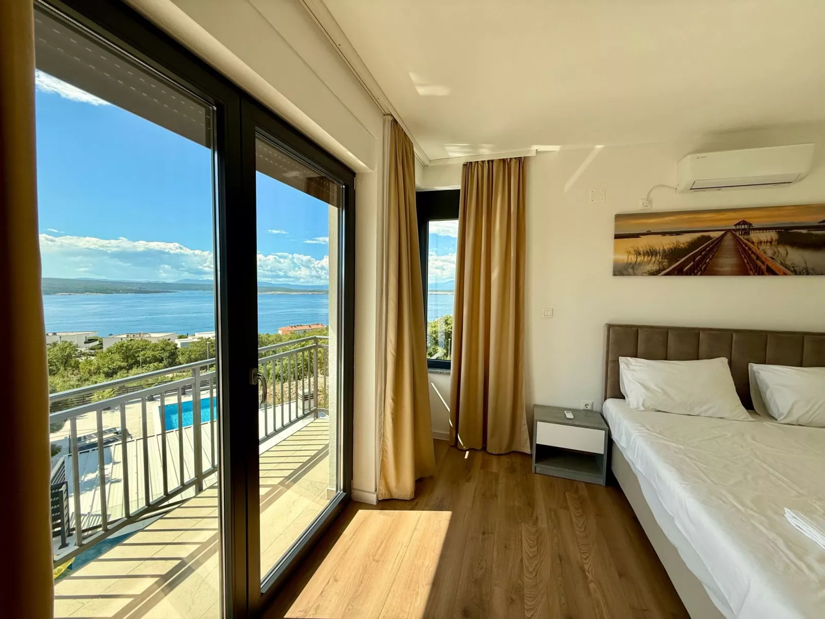 Schöne moderne Villa v-Dedans