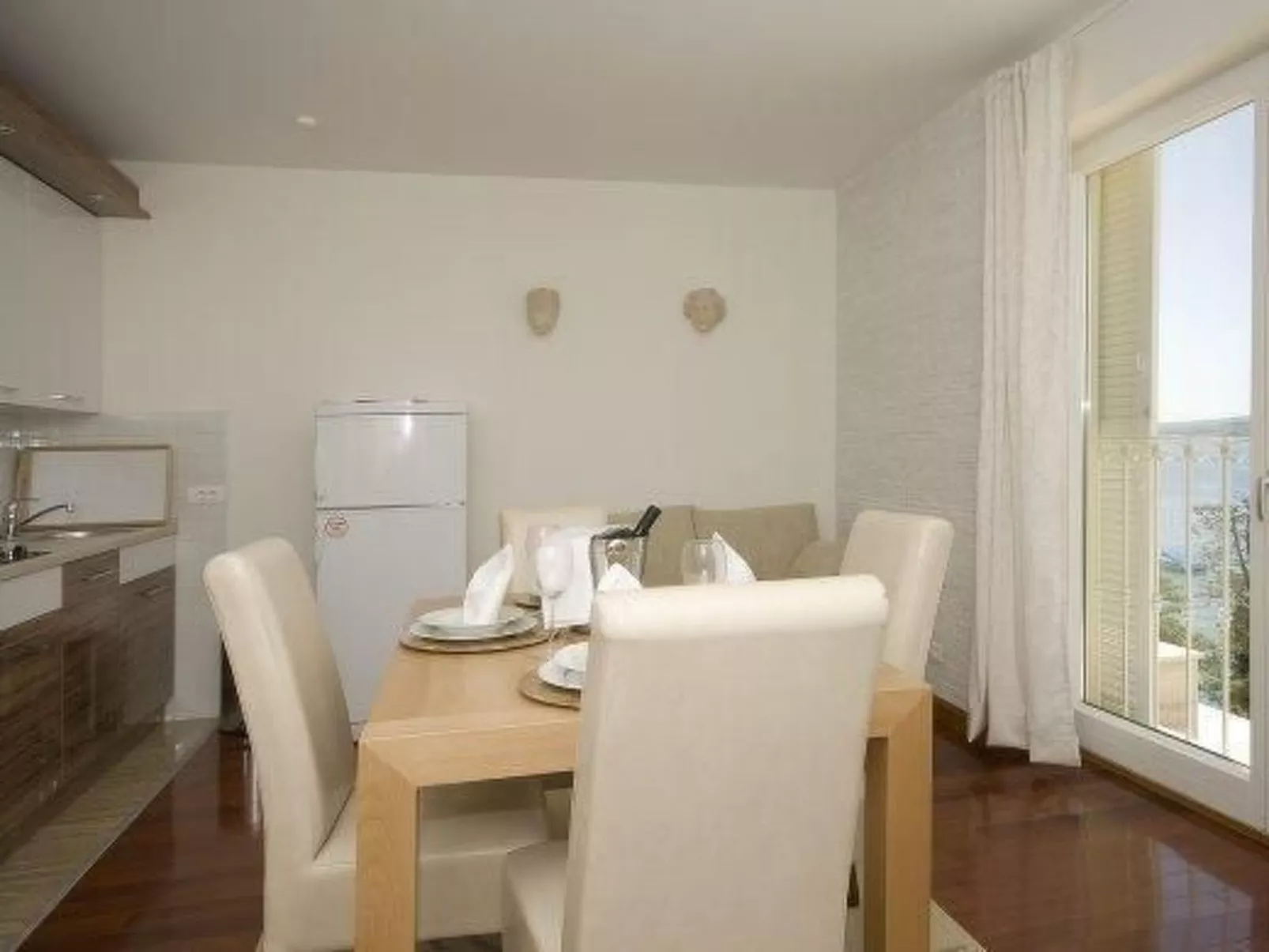 Mit Blick auf das Wasser