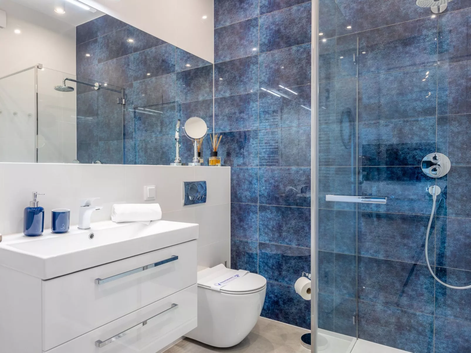 Luxuriös eingerichtete,helle Ferienwohnung am Meer