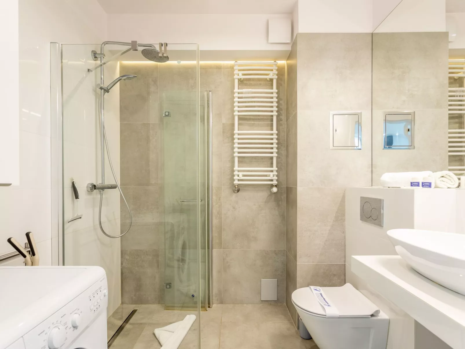 Lichtdurchflutete Ferienwohnung Bianco am Meer