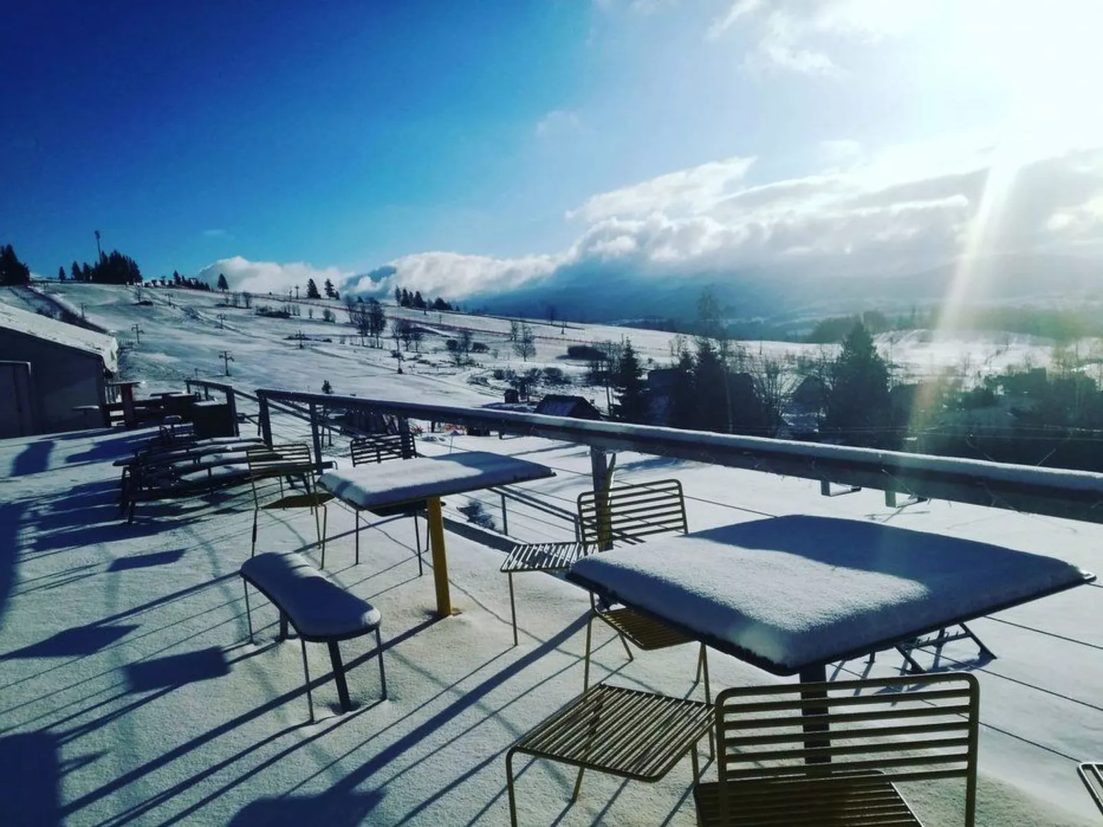 Chalet "Chestnut cottage" in den Bergen.-Image-tags.info