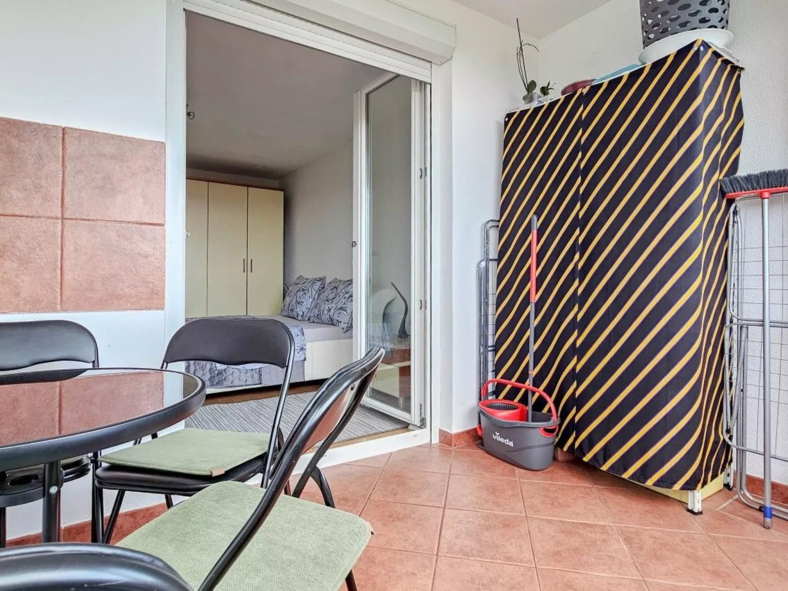 Wohnung im Zentrum mit einem Balkon-Drinnen