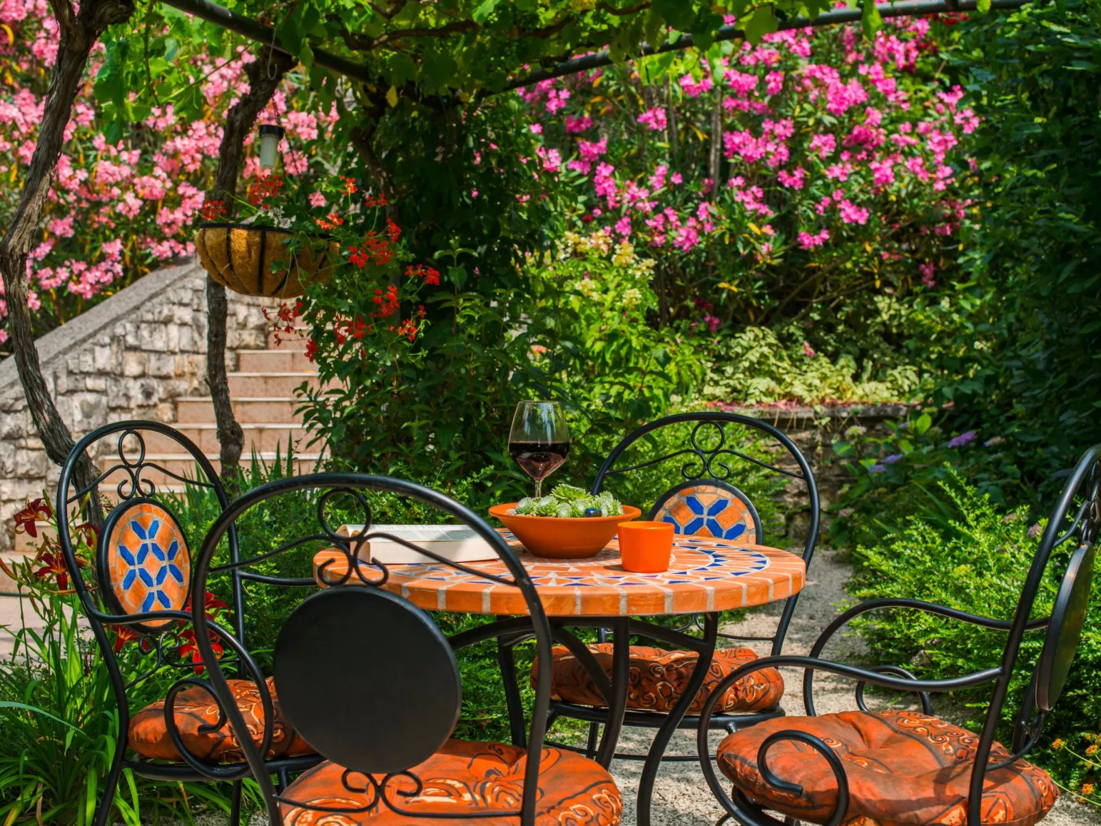 Schöne Villa mit Garten und Biodesign-Pool-Dehors