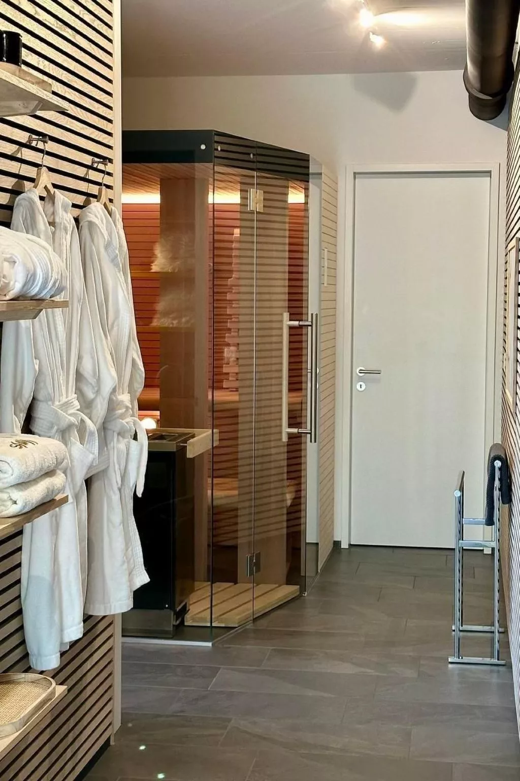 "Lakeview" - a design holiday home-Inside