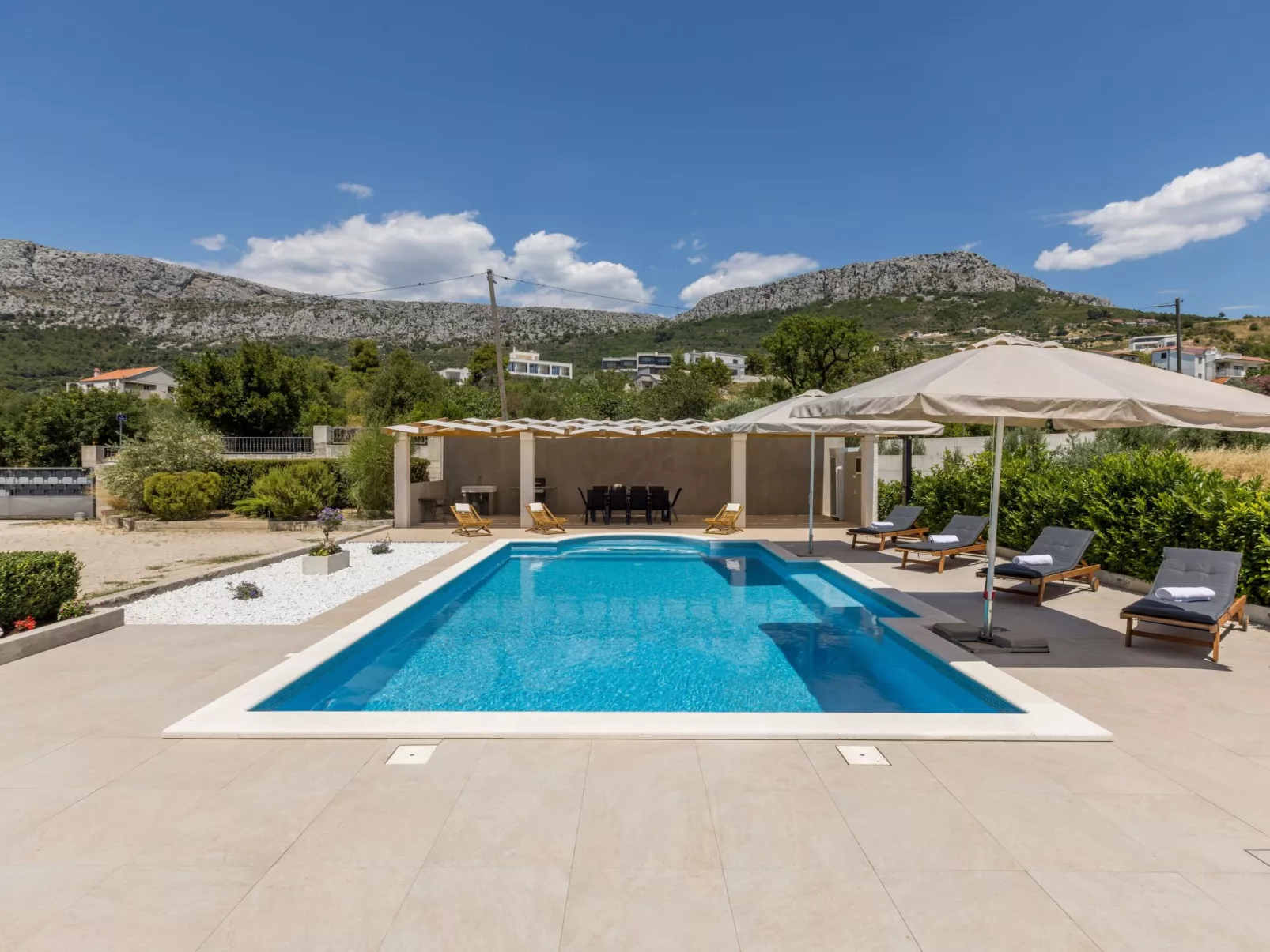 Villa Melki mit großem Privatpool-Outside