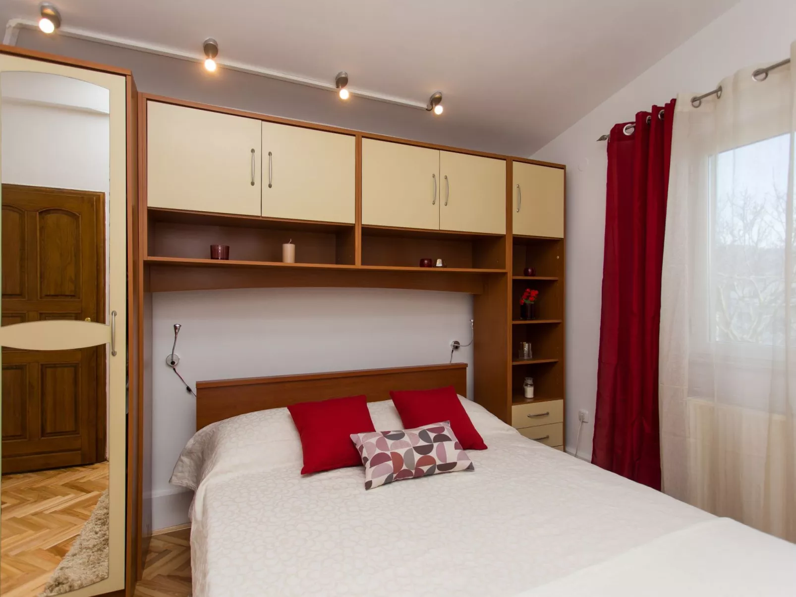 Villa Almas mit Schwimmbad, Fitnessraum, Tennisplatz-Image-tags.info